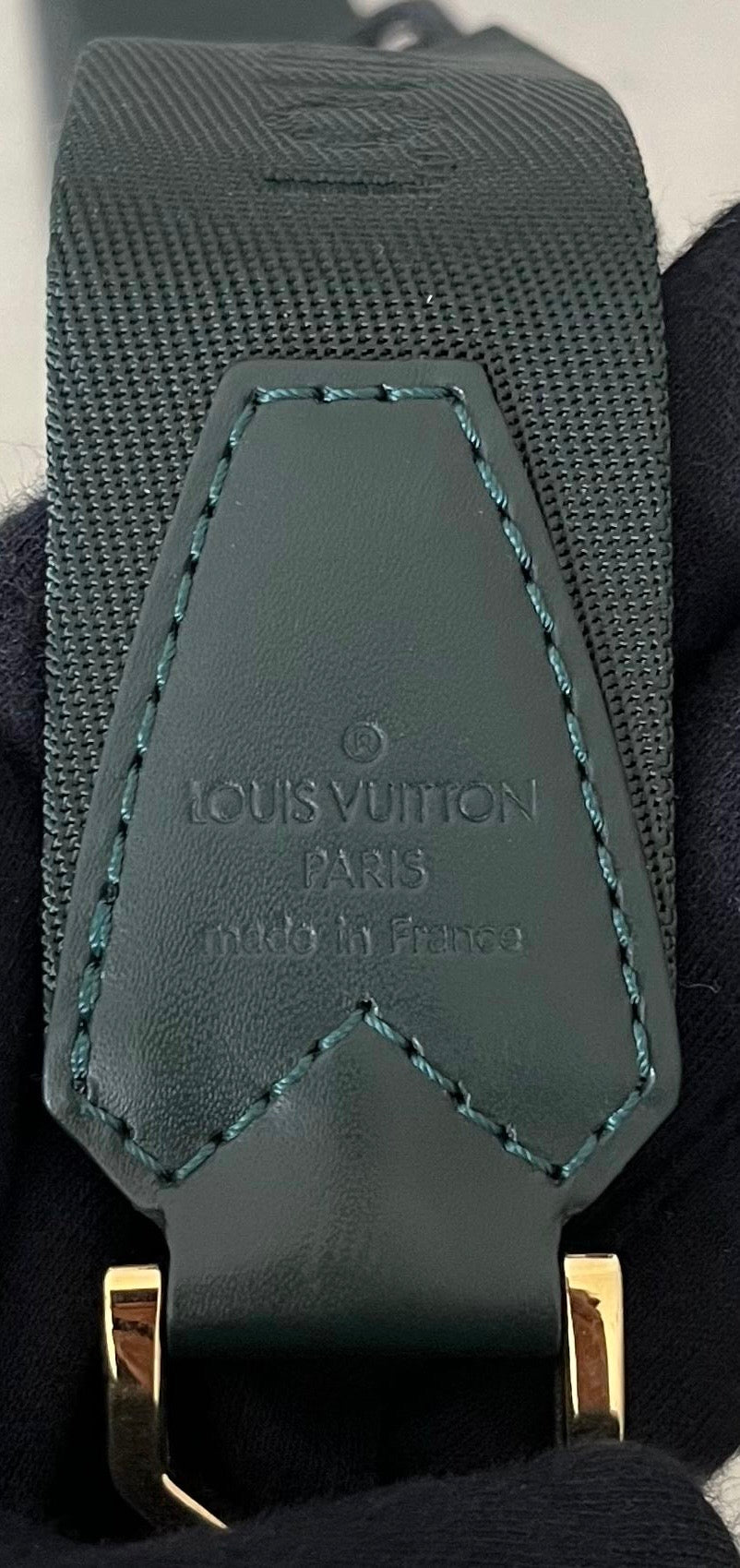 Louis Vuitton Kendall PM Taiga Leder