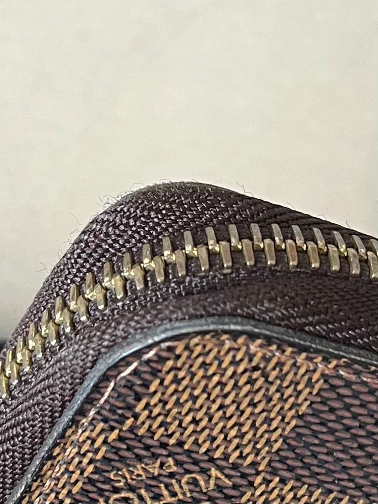 Louis Vuitton Zippy Damier