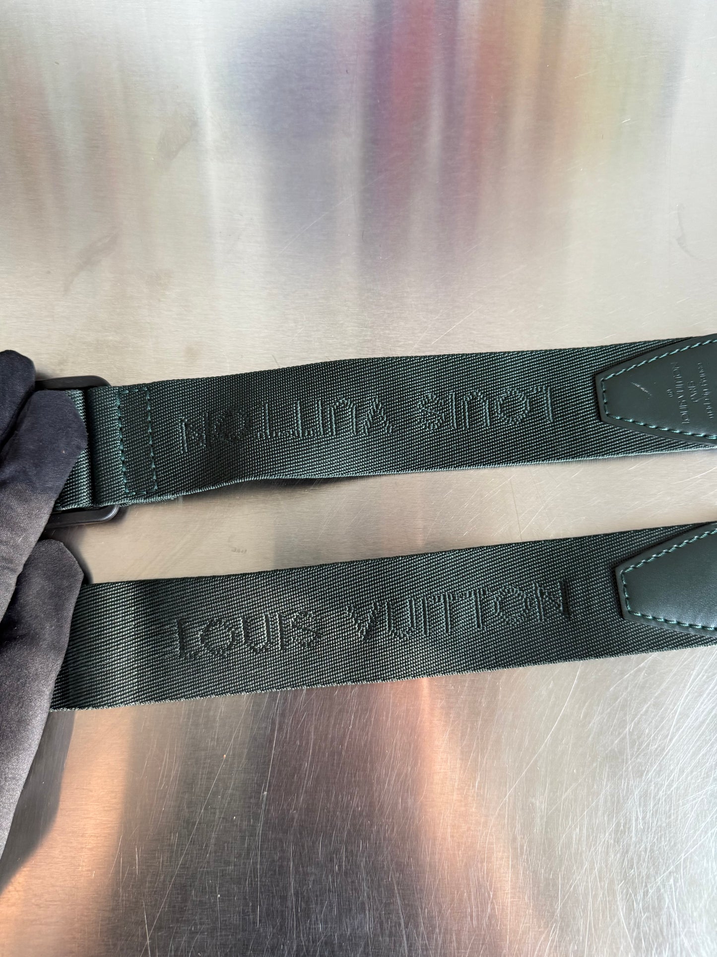 Louis Vuitton Taiga Gibeciere Kleidersack