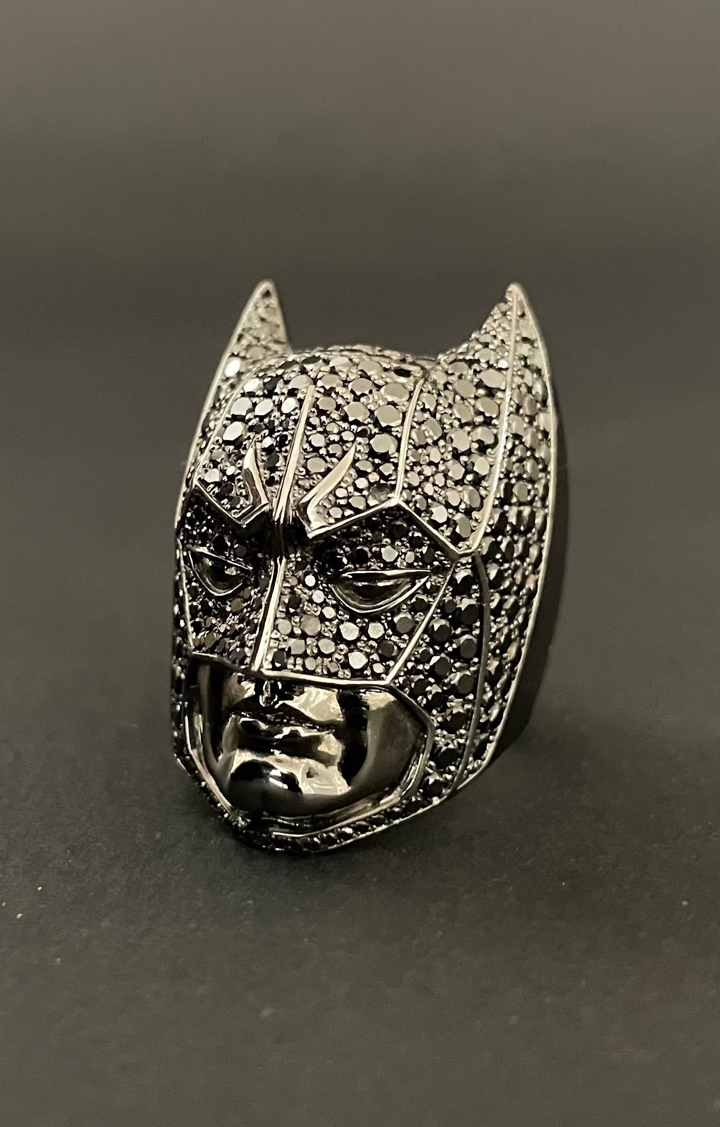 One Of A Kind Batman Ring 750/- Weißgold 3,73ct schwarze Diamanten
