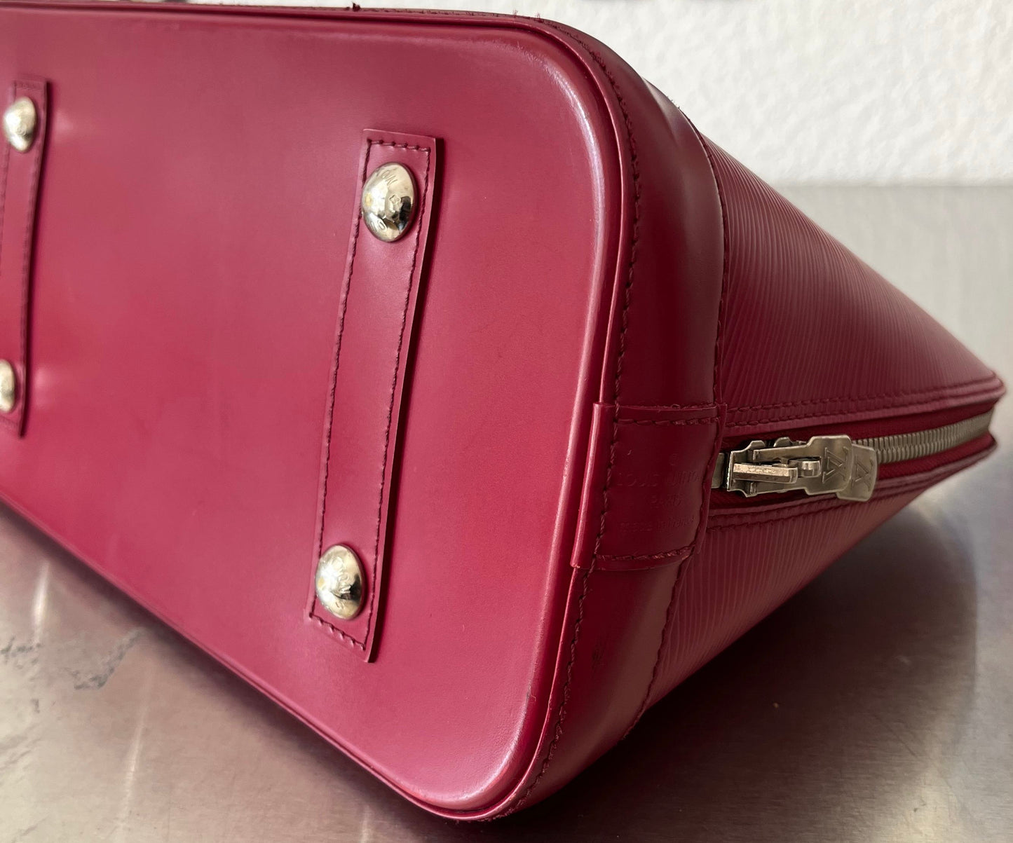 Louis Vuitton Alma PM Epi Fuchsia