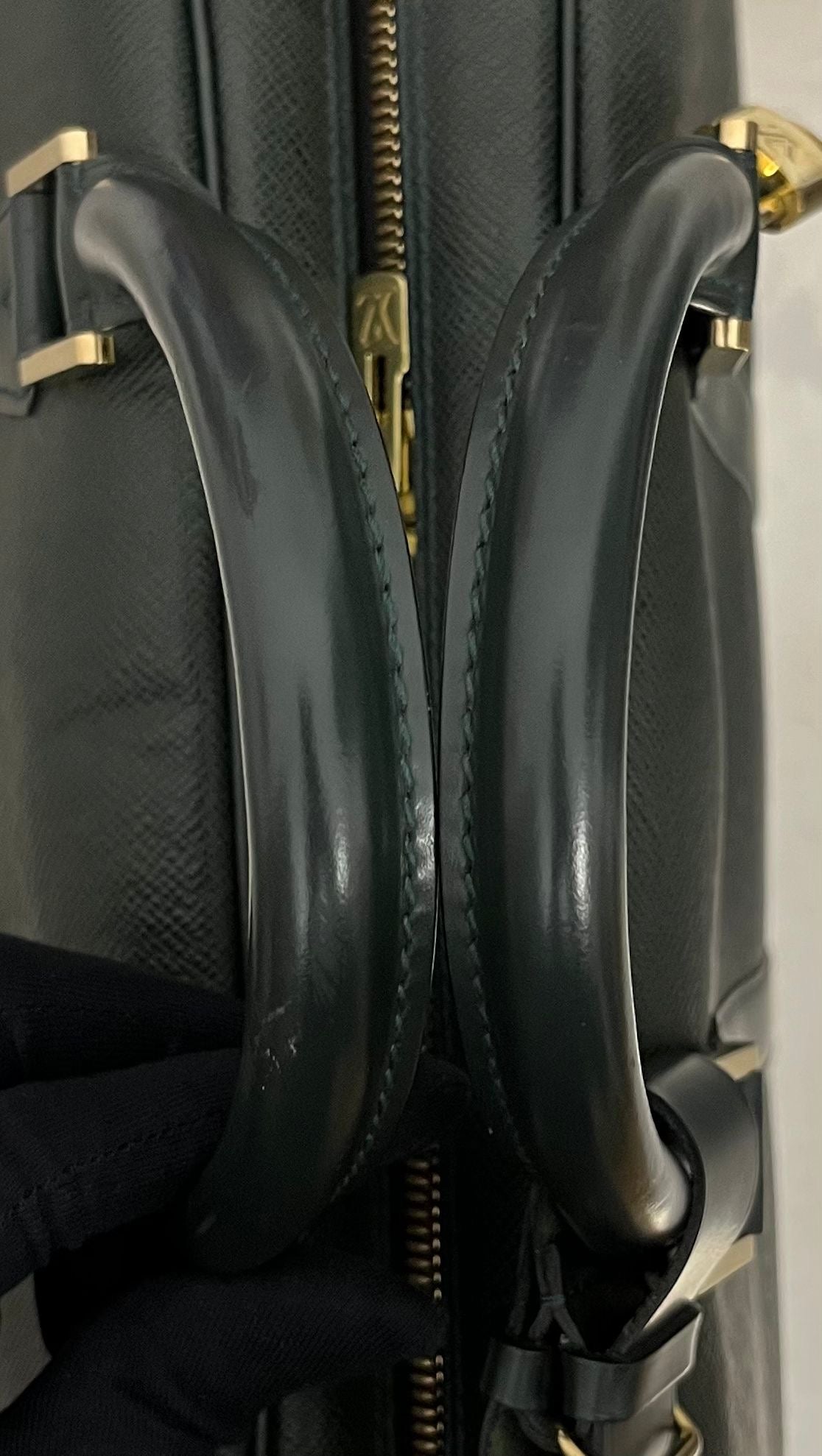 Louis Vuitton Helanga Taiga