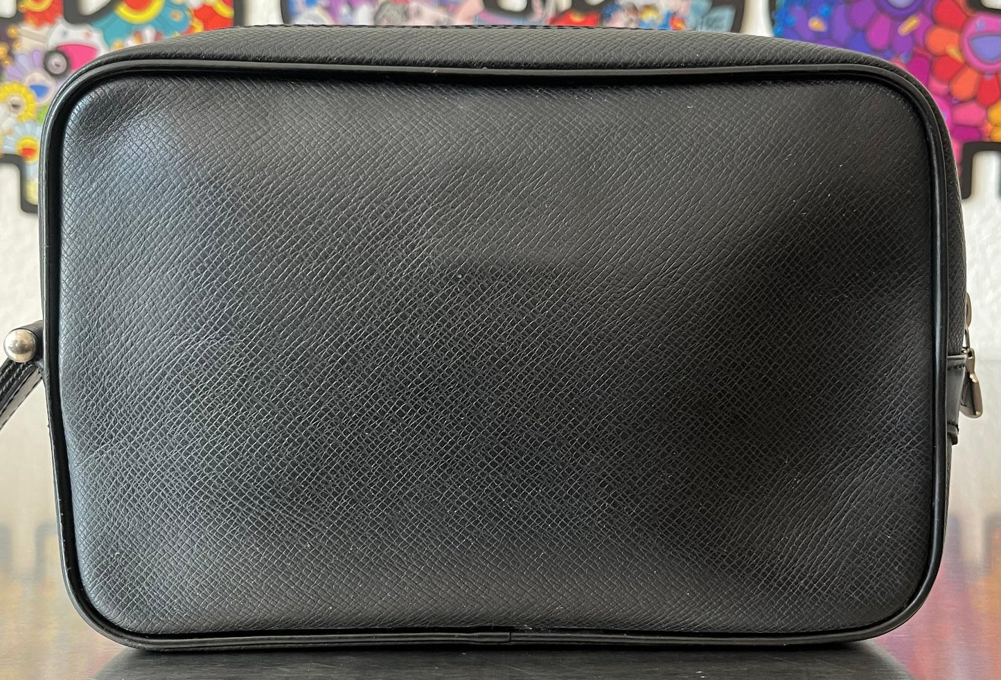 Louis Vuitton Karga Taiga Leder