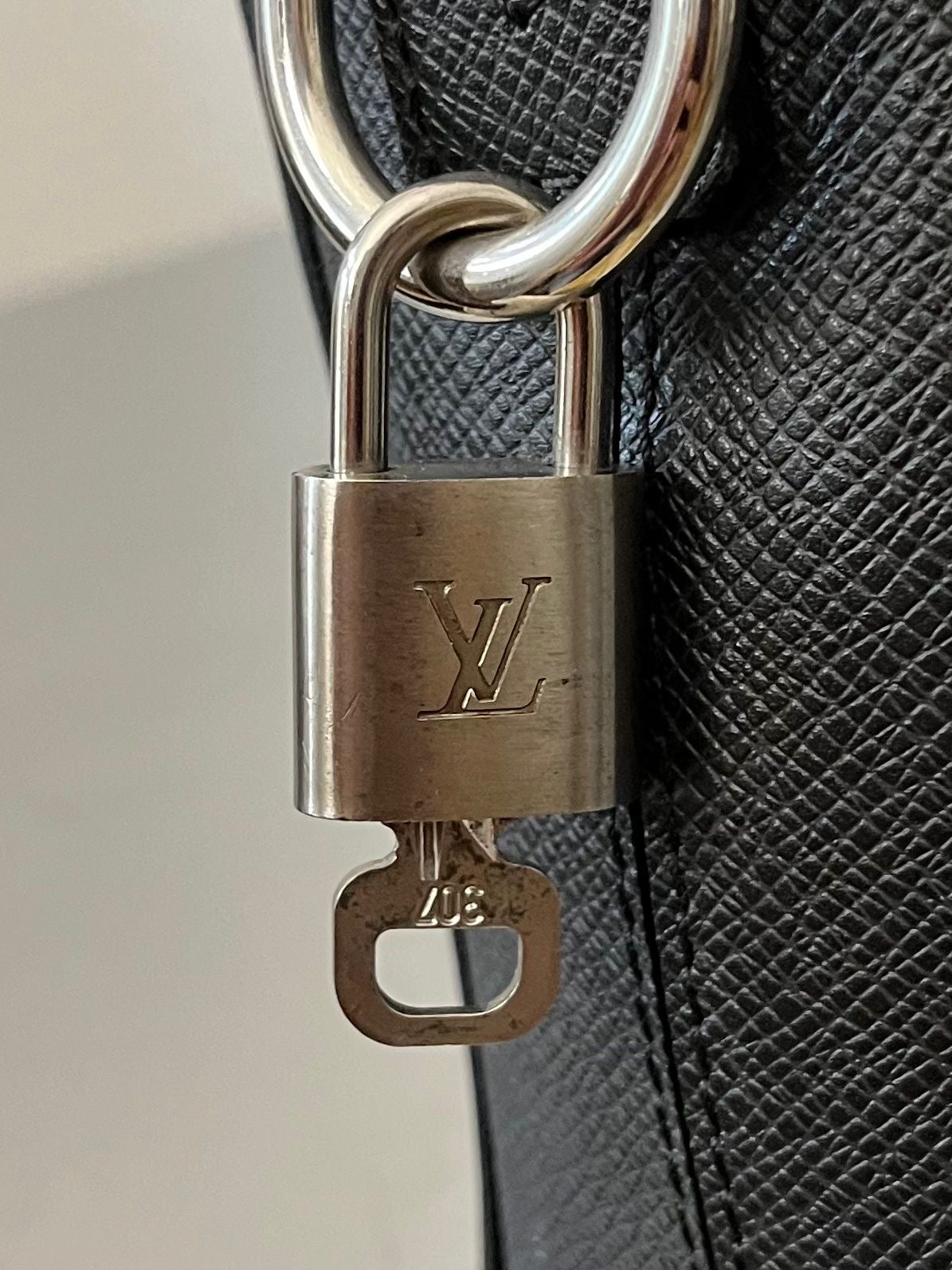 Louis Vuitton Porte Documents Taiga