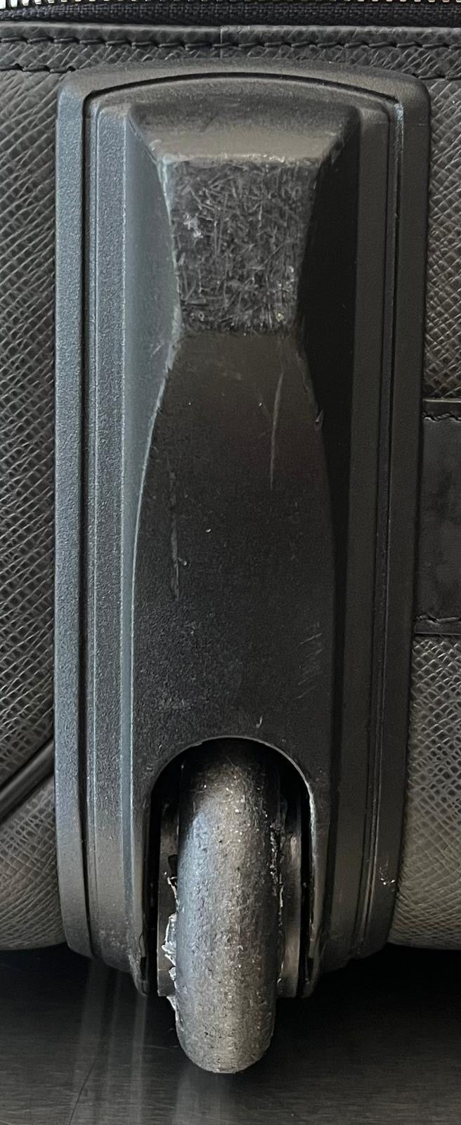 Louis Vuitton Pegase 60 Taiga