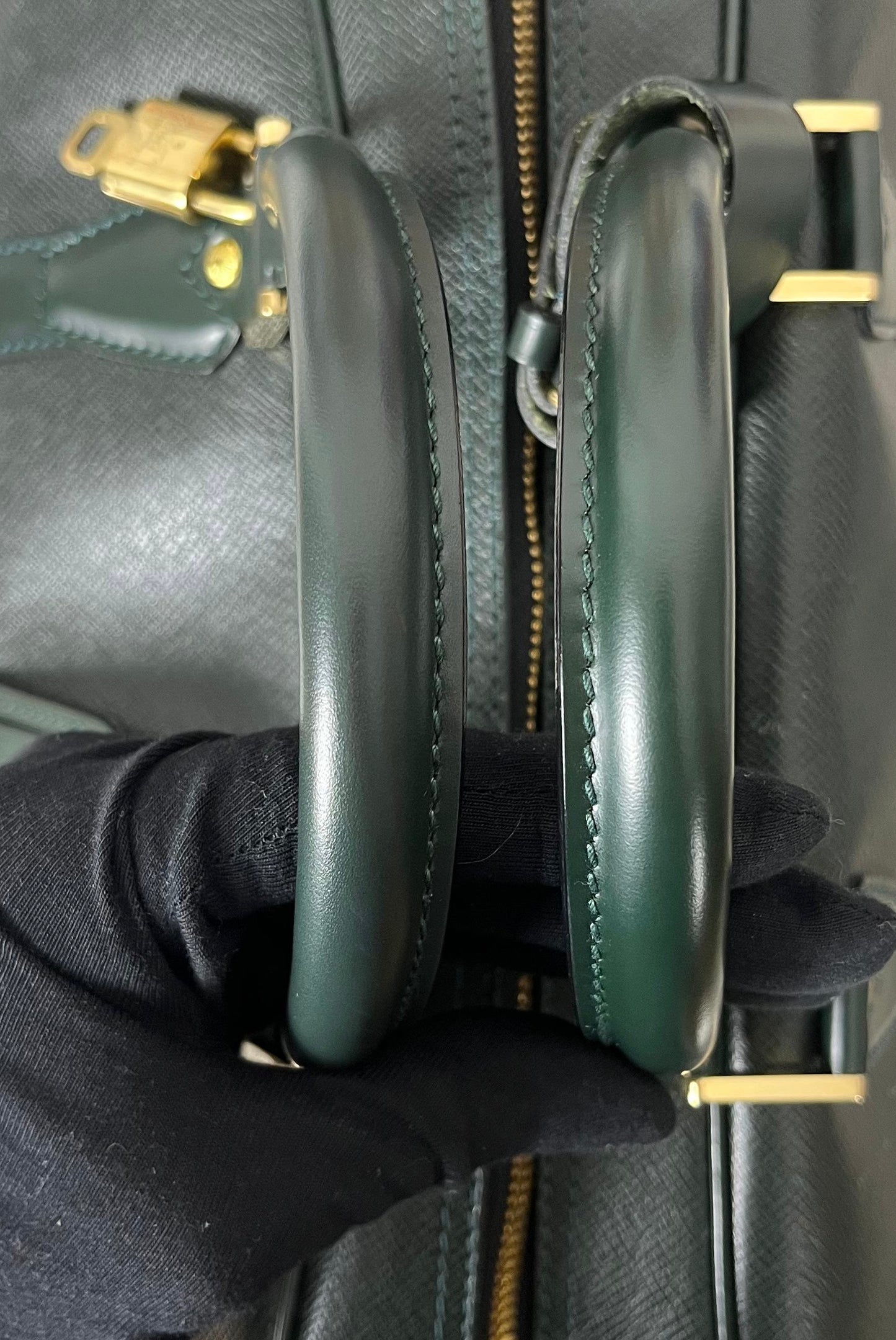 Louis Vuitton Kendall PM Taiga Leder