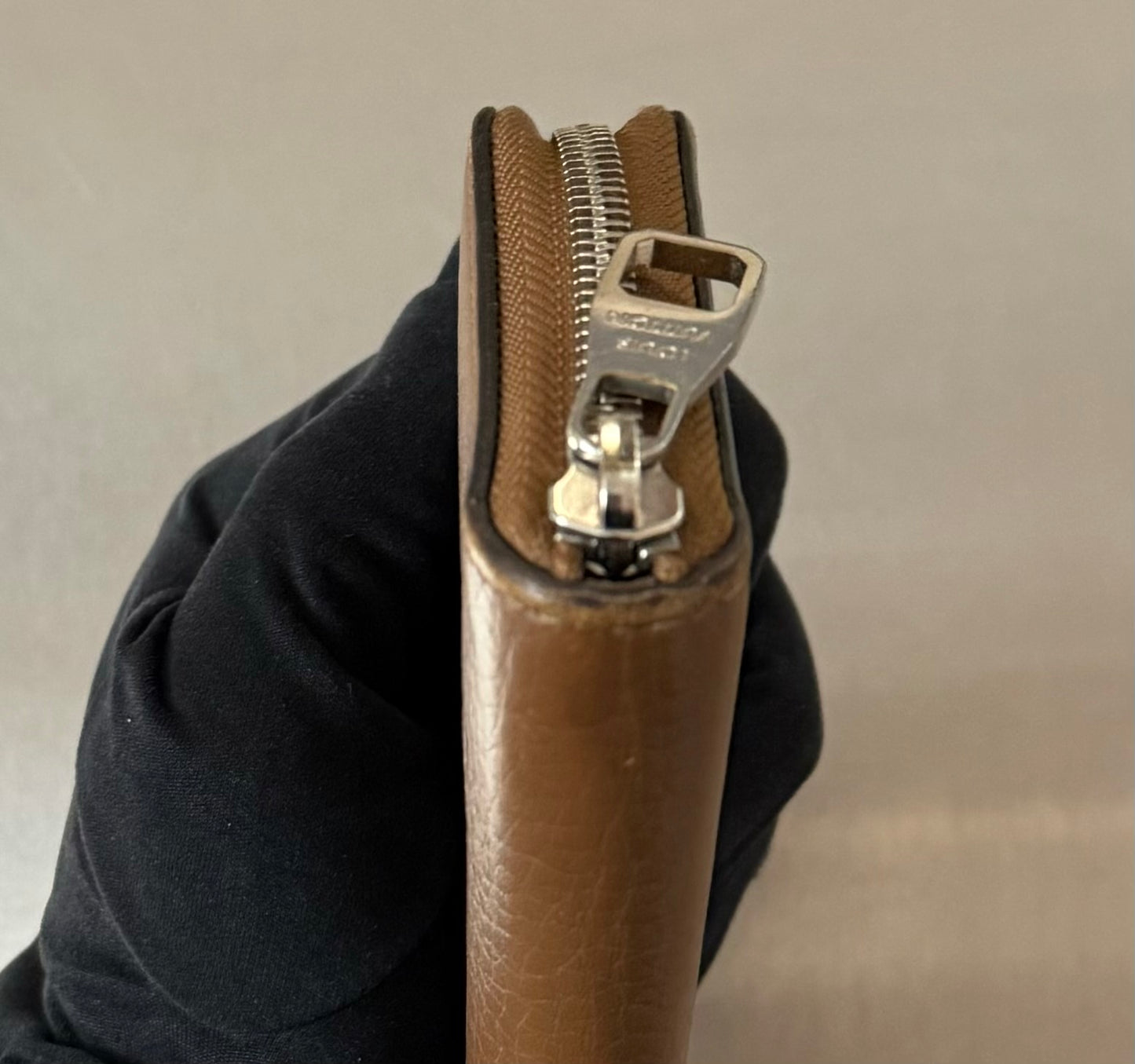 Louis Vuitton Zippy Vertical Taurillon Leder