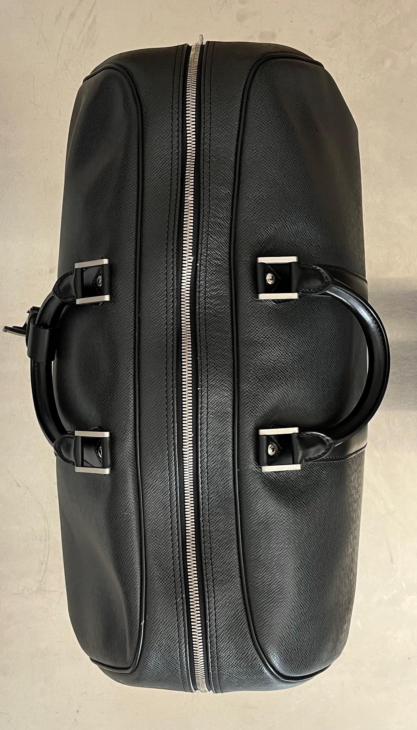 Louis Vuitton Kendall GM Taiga Leder