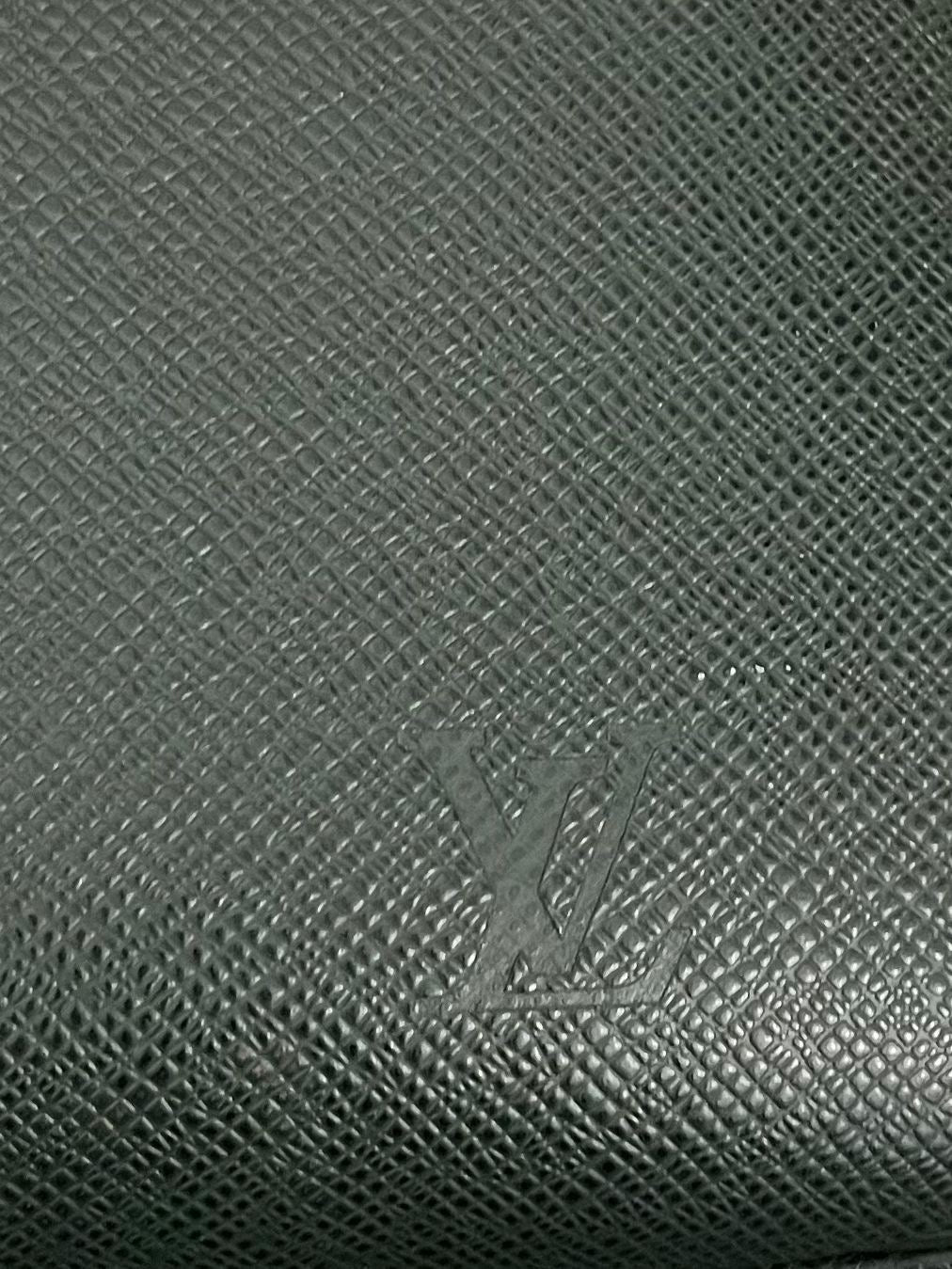 Louis Vuitton Helanga Taiga