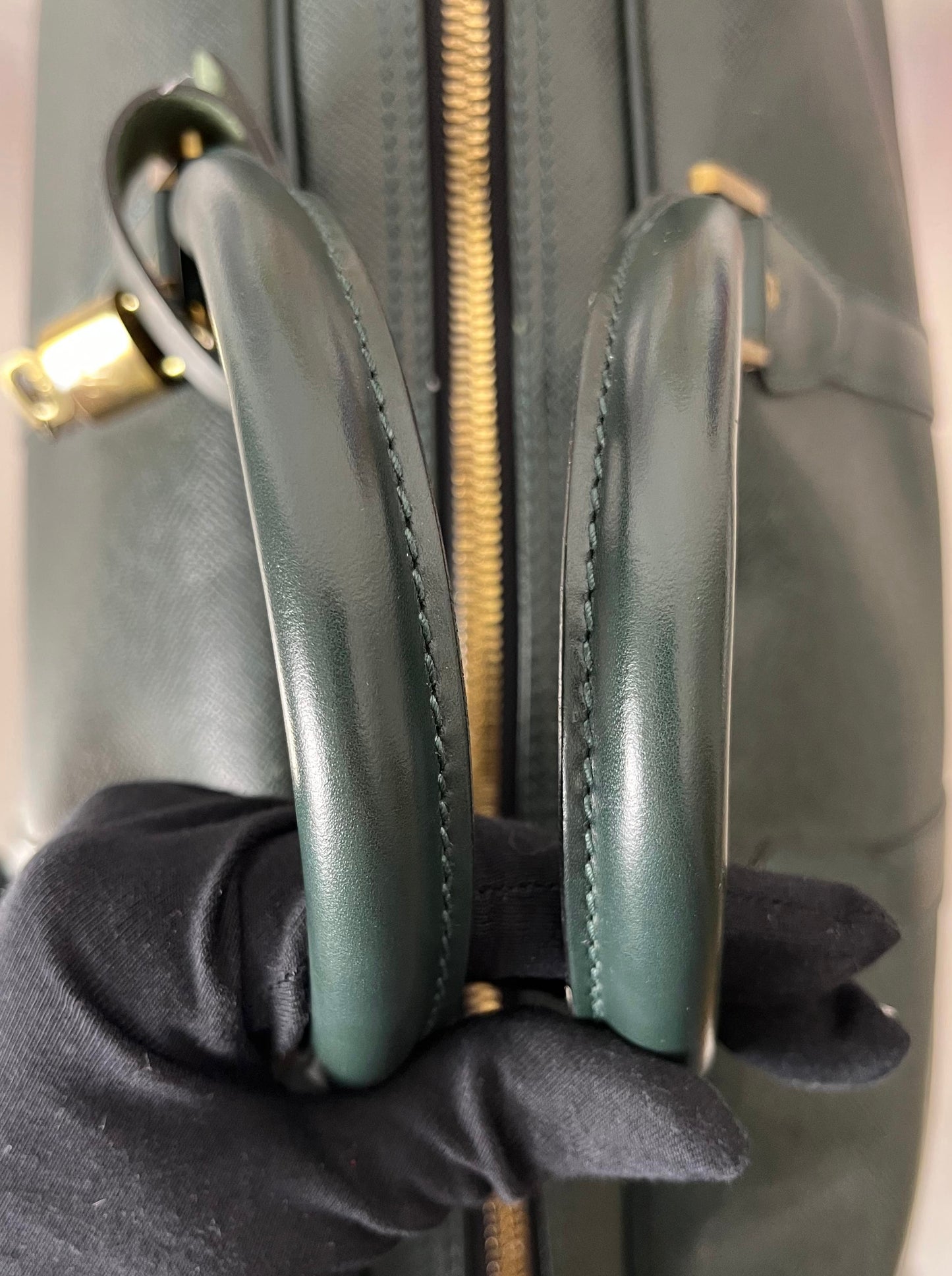 Louis Vuitton Kendall GM Taiga Leder