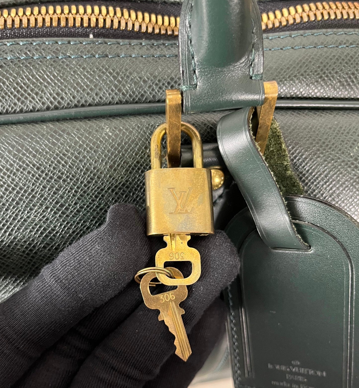 Louis Vuitton Kendall GM Taiga Leder
