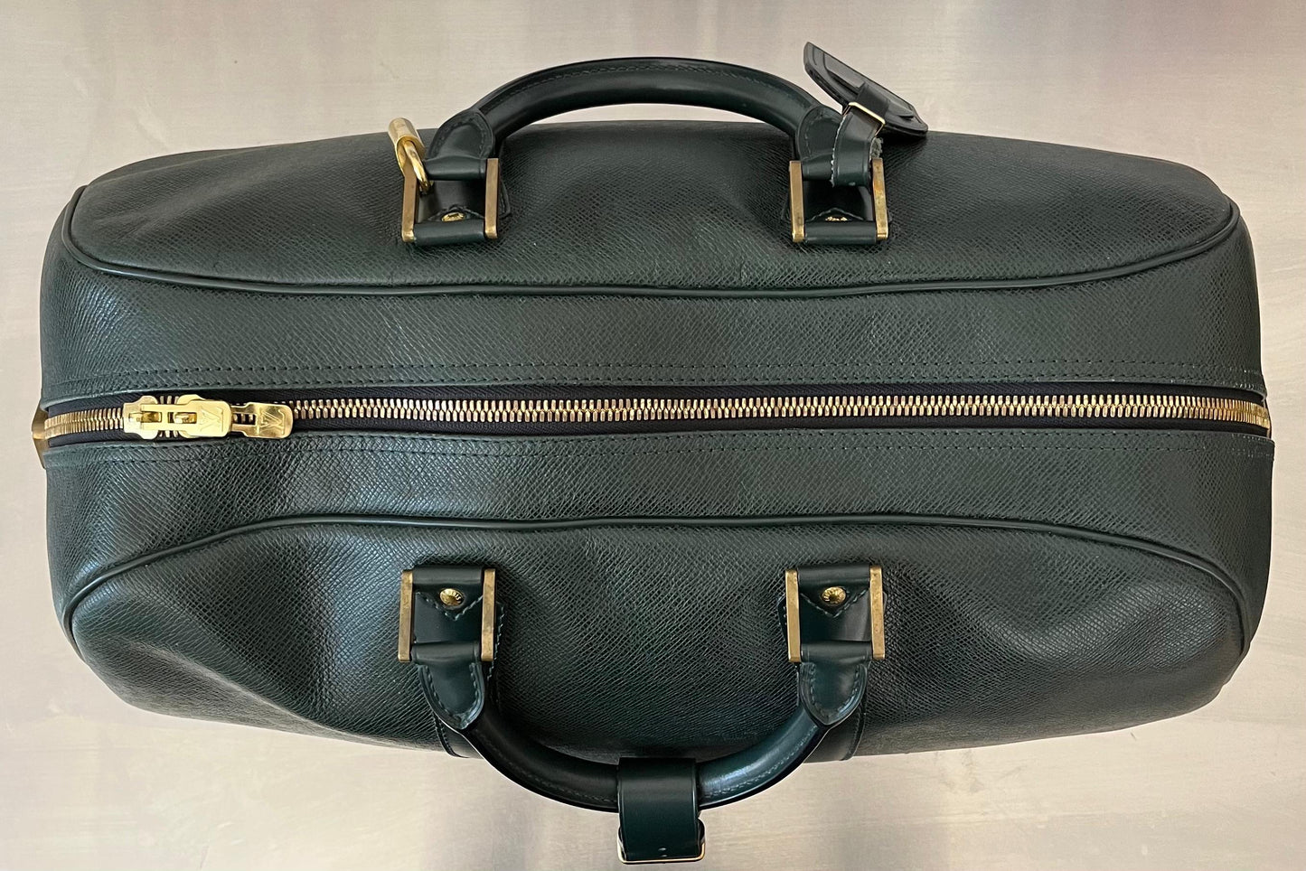Louis Vuitton Kendall PM Taiga Leder