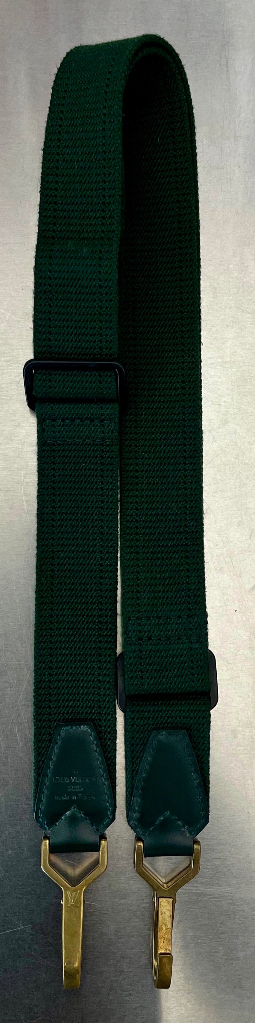Louis Vuitton Kendall PM Taiga Leder