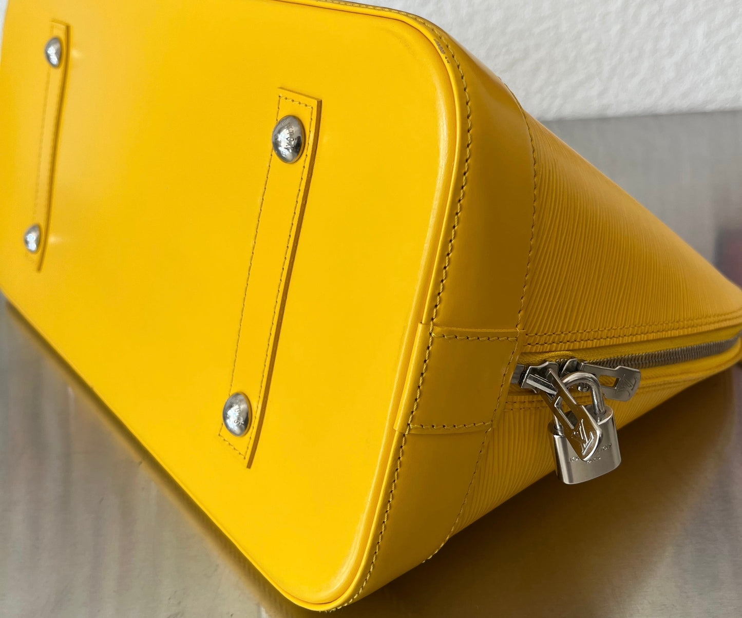 Louis Vuitton Alma GM Epi