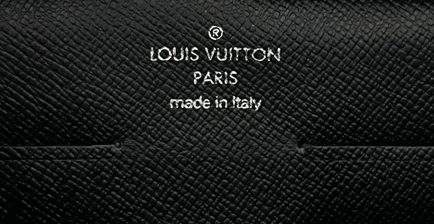 Louis Vuitton Pavel Taiga Leder