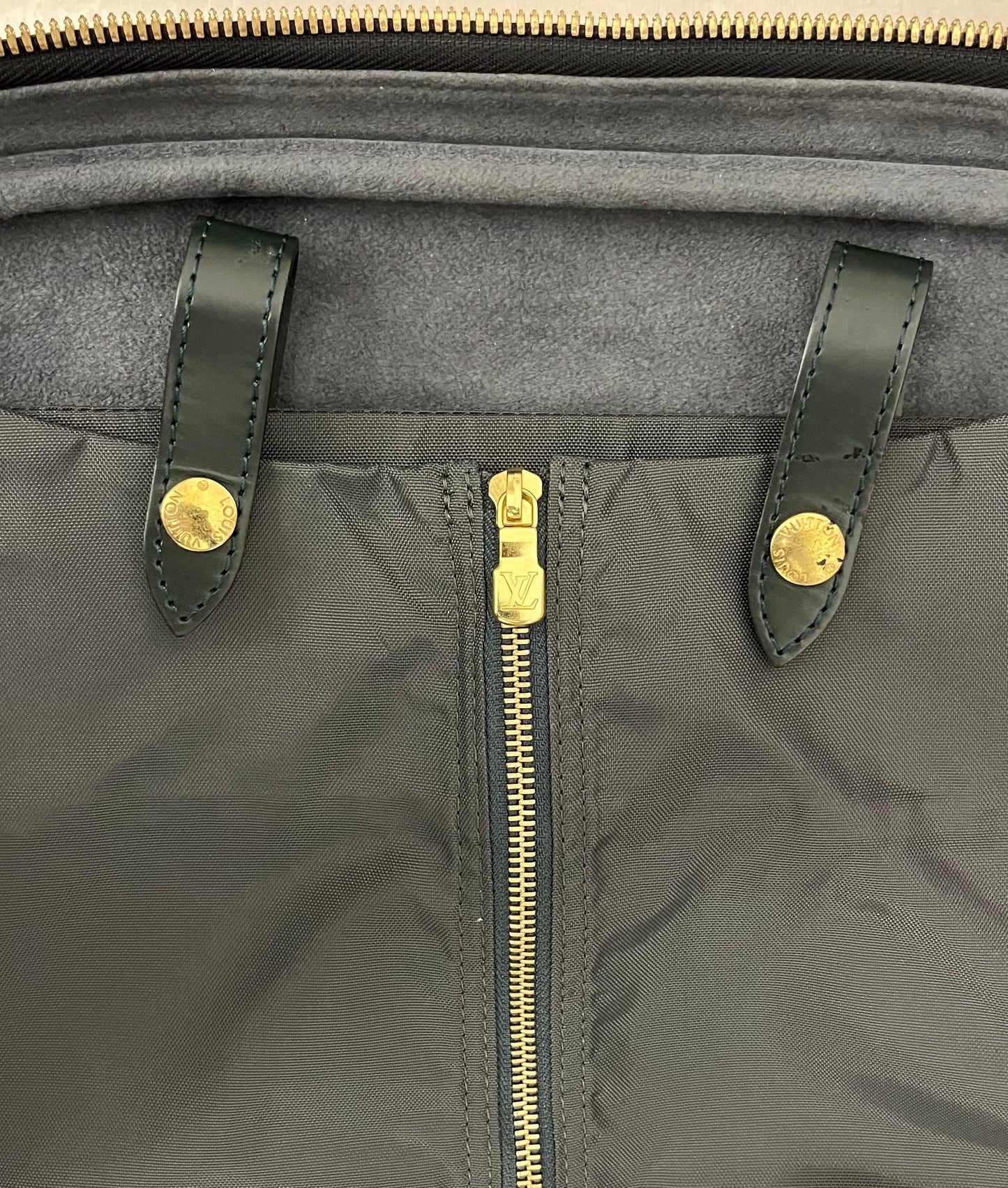 Louis Vuitton Helanga Taiga