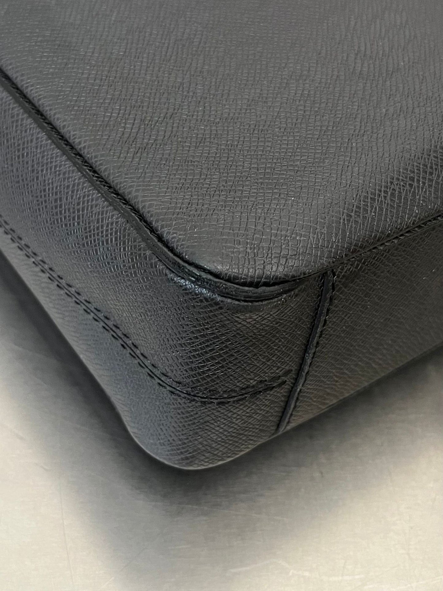 Louis Vuitton Porte Documents Taiga