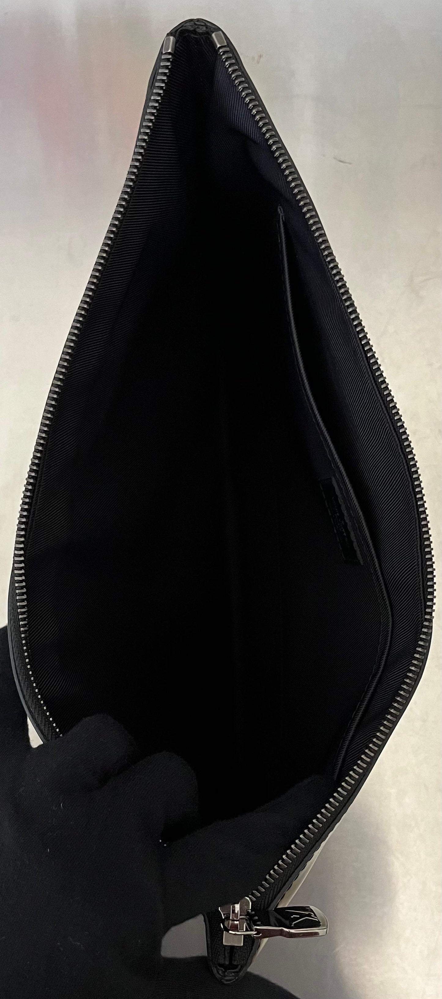 Louis Vuitton Pochette Discovery GM