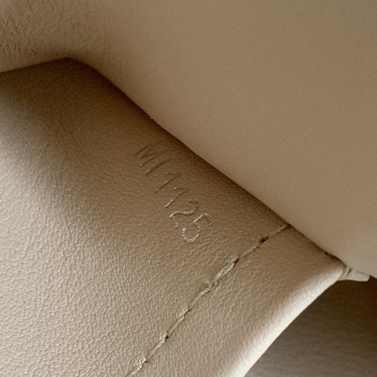 Louis Vuitton Capucines MM