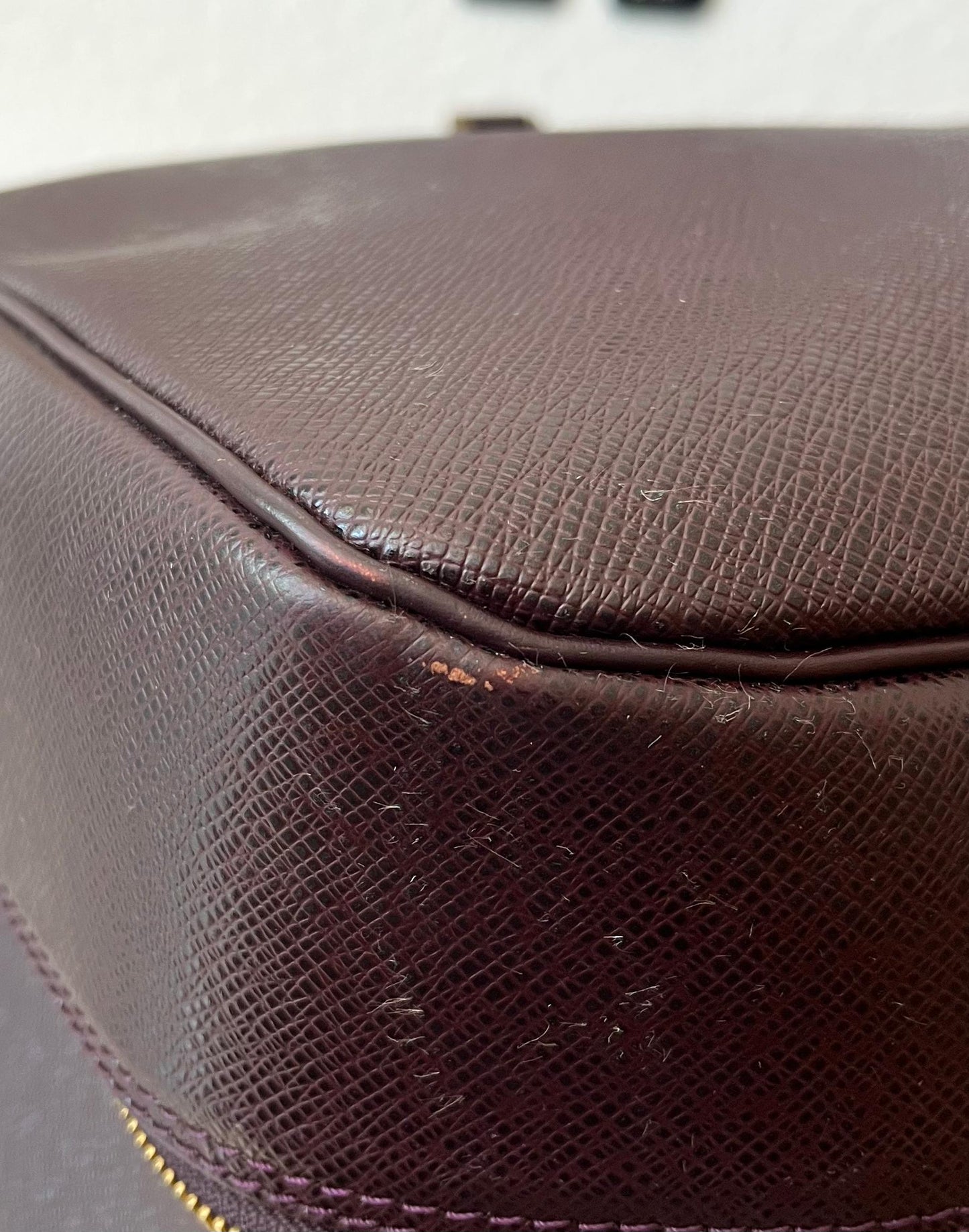 Louis Vuitton Helanga Taiga