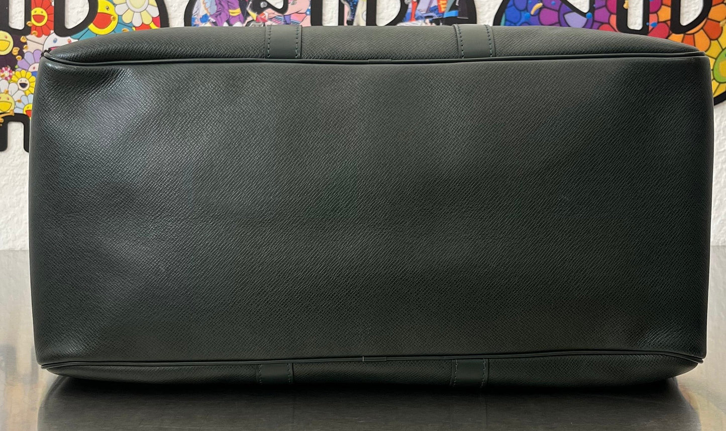Louis Vuitton Kendall PM Taiga Leder