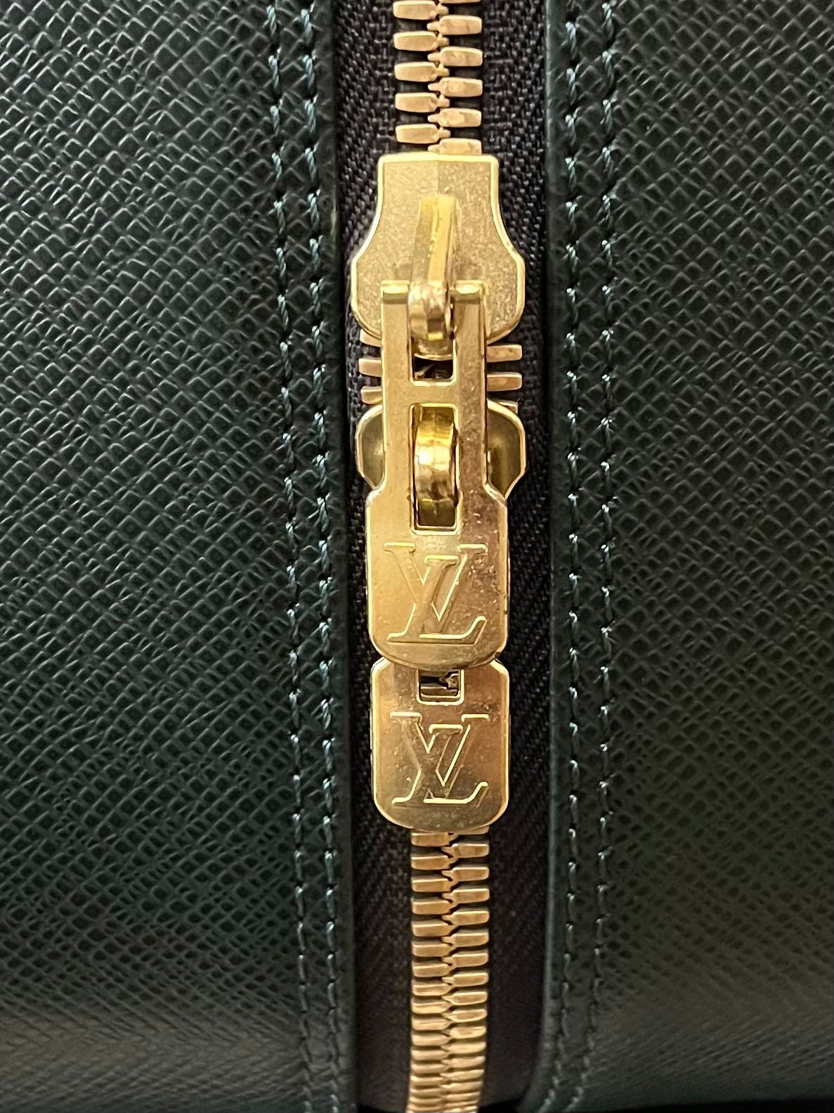 Louis Vuitton Helanga Taiga