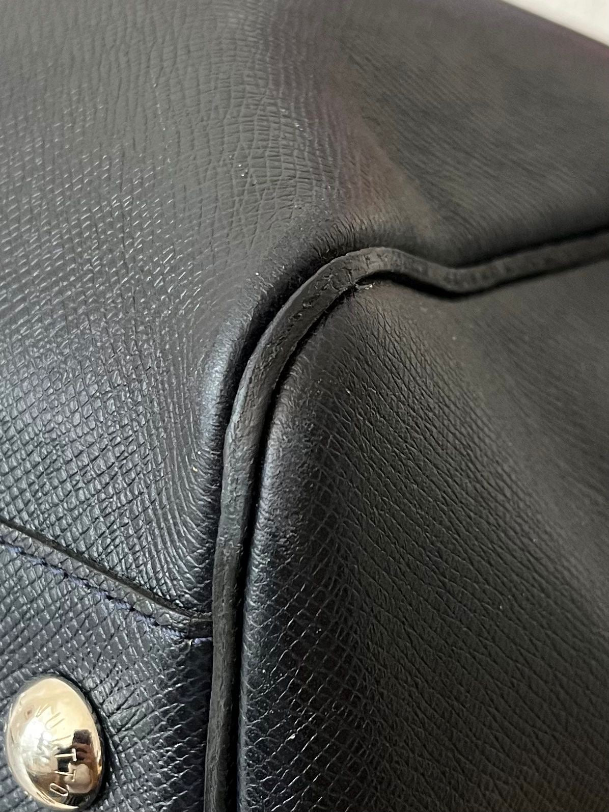 Louis Vuitton Neo Kendall Taiga Leder (dunkelblau)