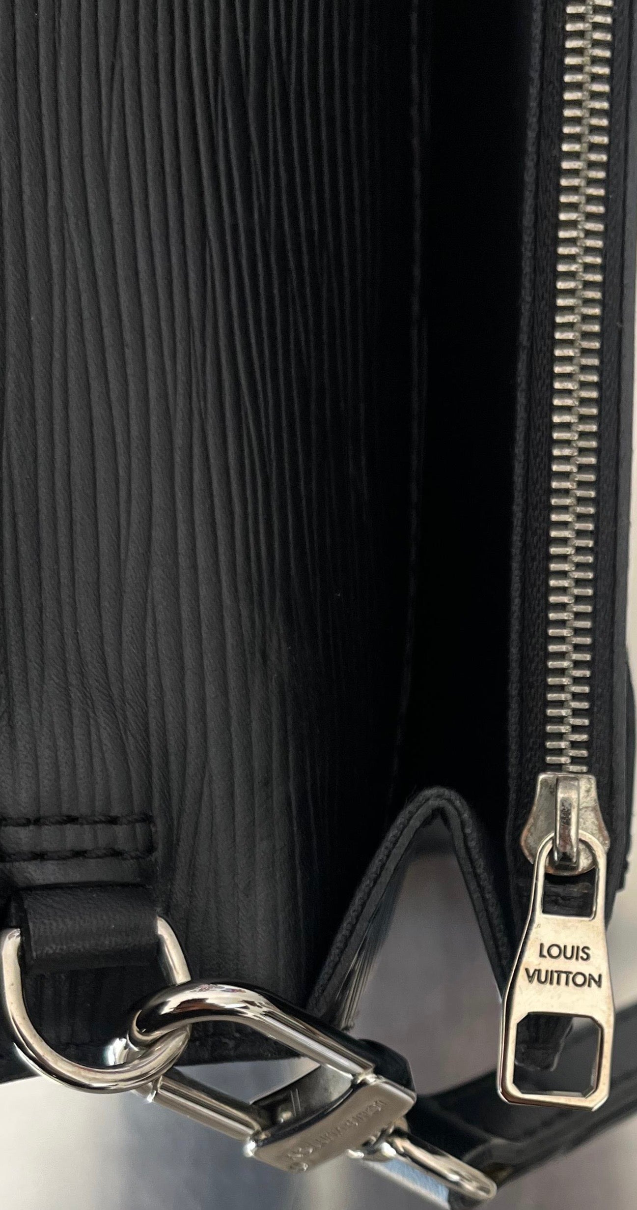 Louis Vuitton Neo Bellaia Epi Leder