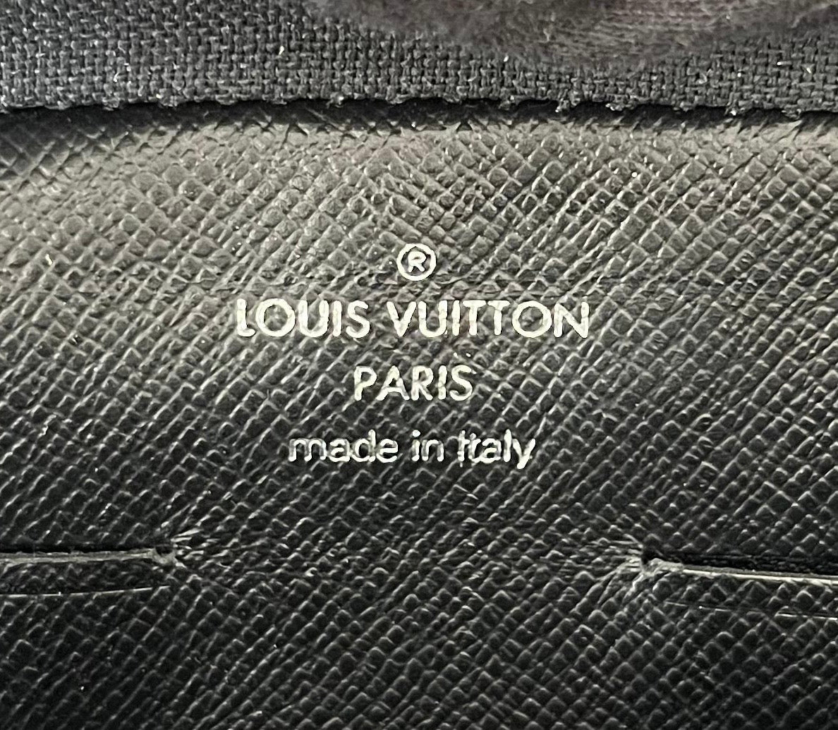 Louis Vuitton Pavel Taiga Leder