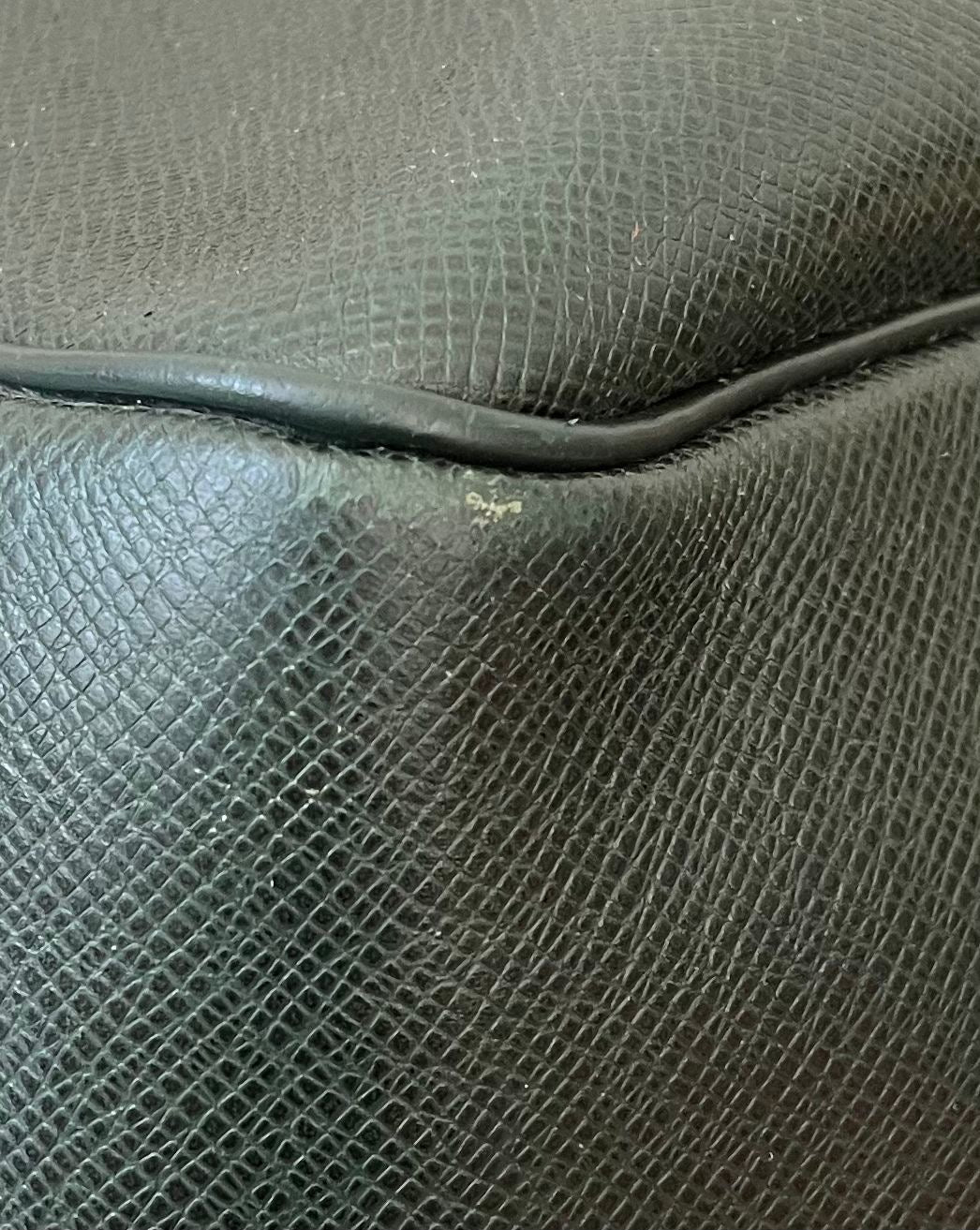 Louis Vuitton Kendall PM Taiga Leder