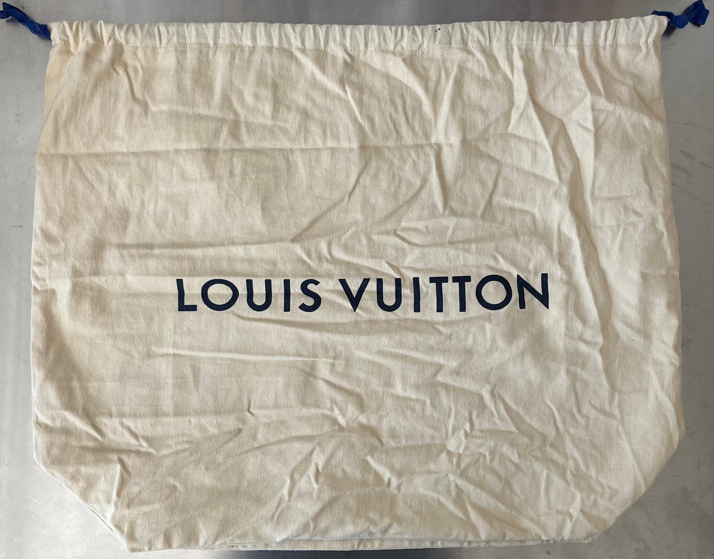 Louis Vuitton Roman MM Taiga Messenger