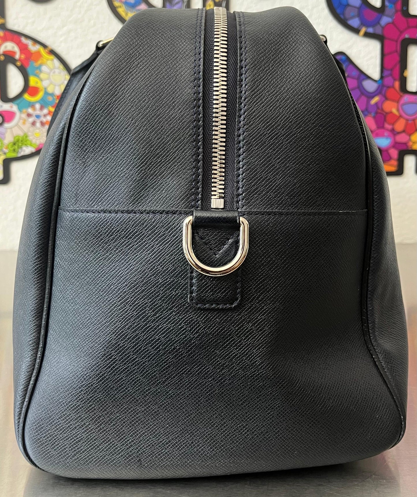 Louis Vuitton Neo Kendall Taiga Leder (dunkelblau)