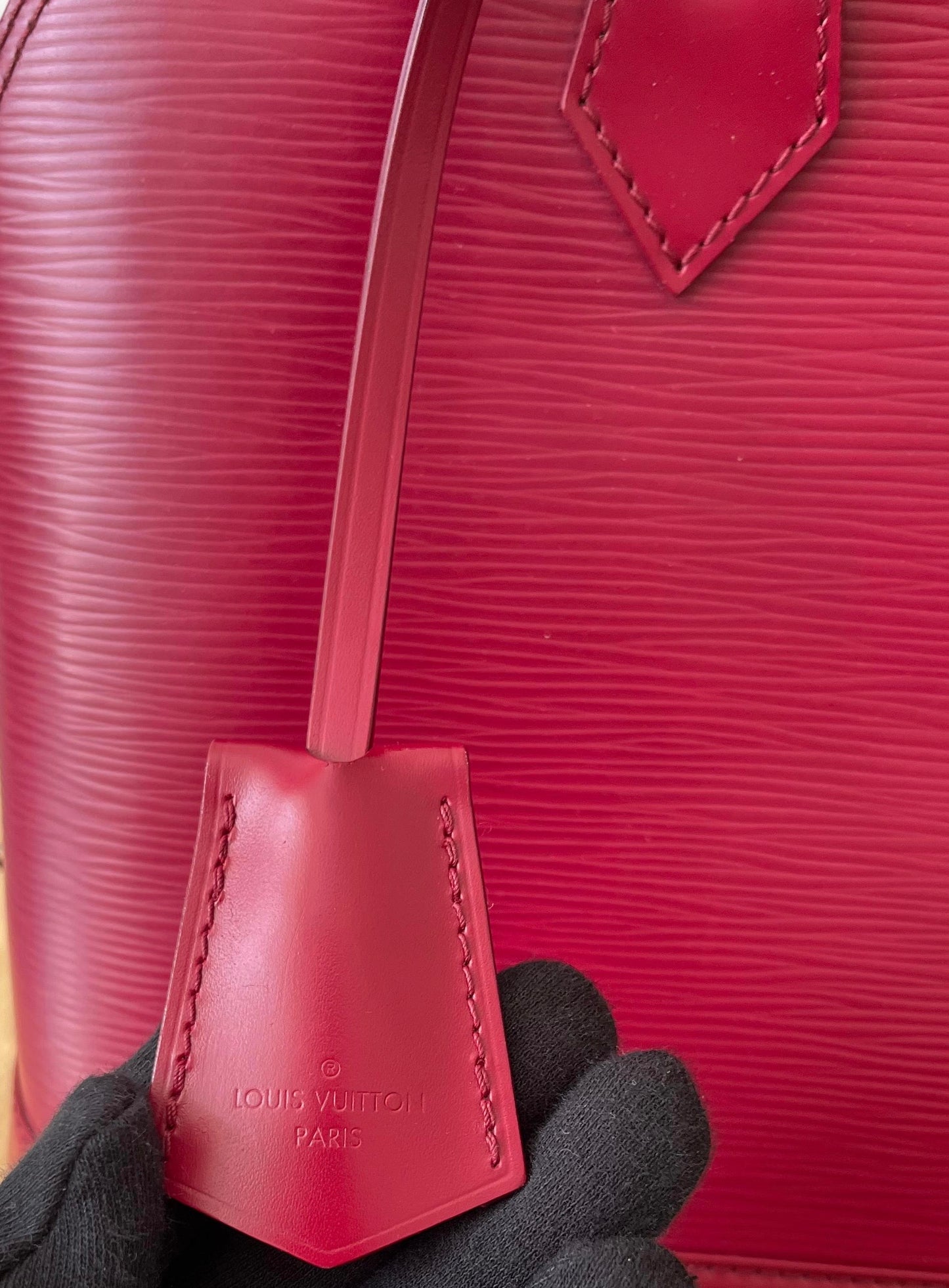 Louis Vuitton Alma PM Epi Fuchsia