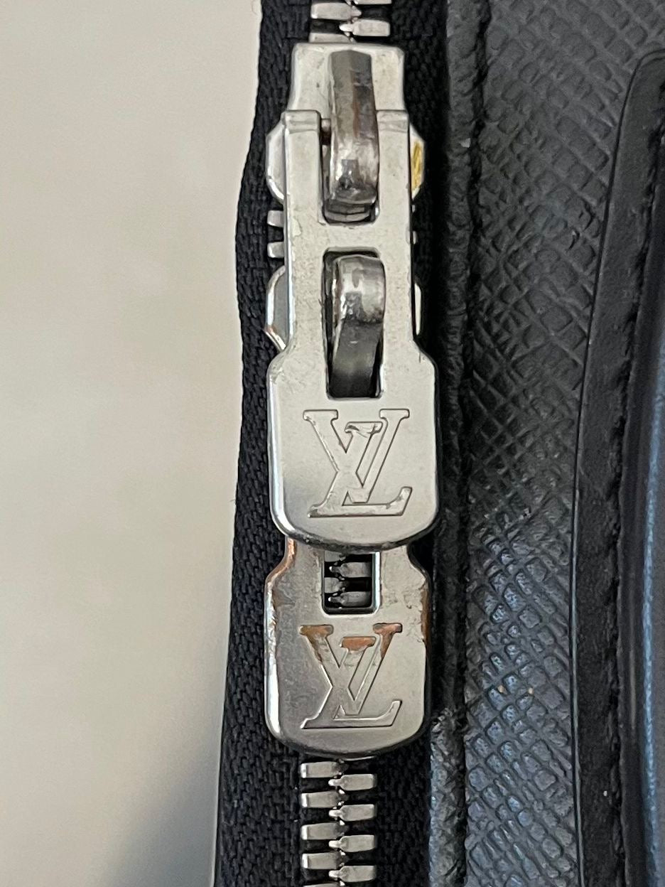 Louis Vuitton Porto Ordina Tour Odessa Taiga Leder