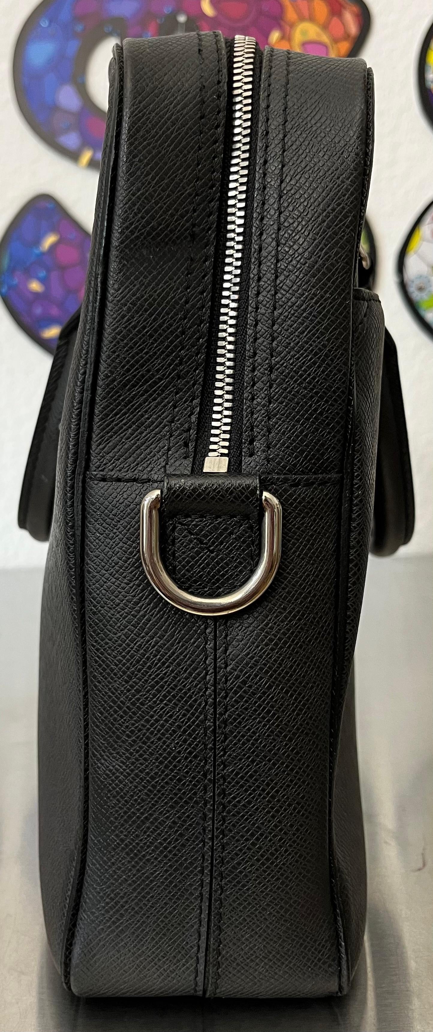 Louis Vuitton Porte Documents Taiga