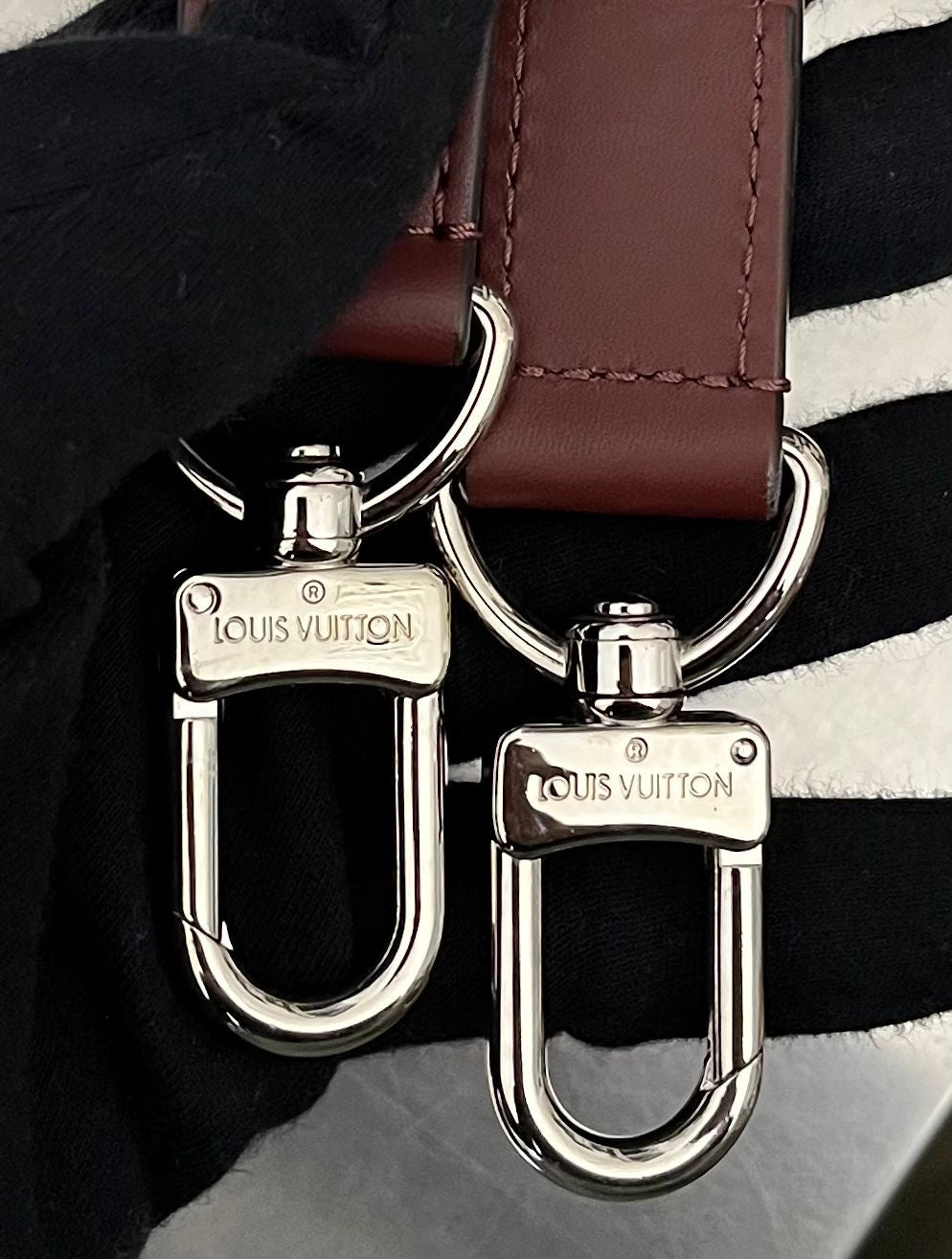 Louis Vuitton Porte Documents Jour Epi