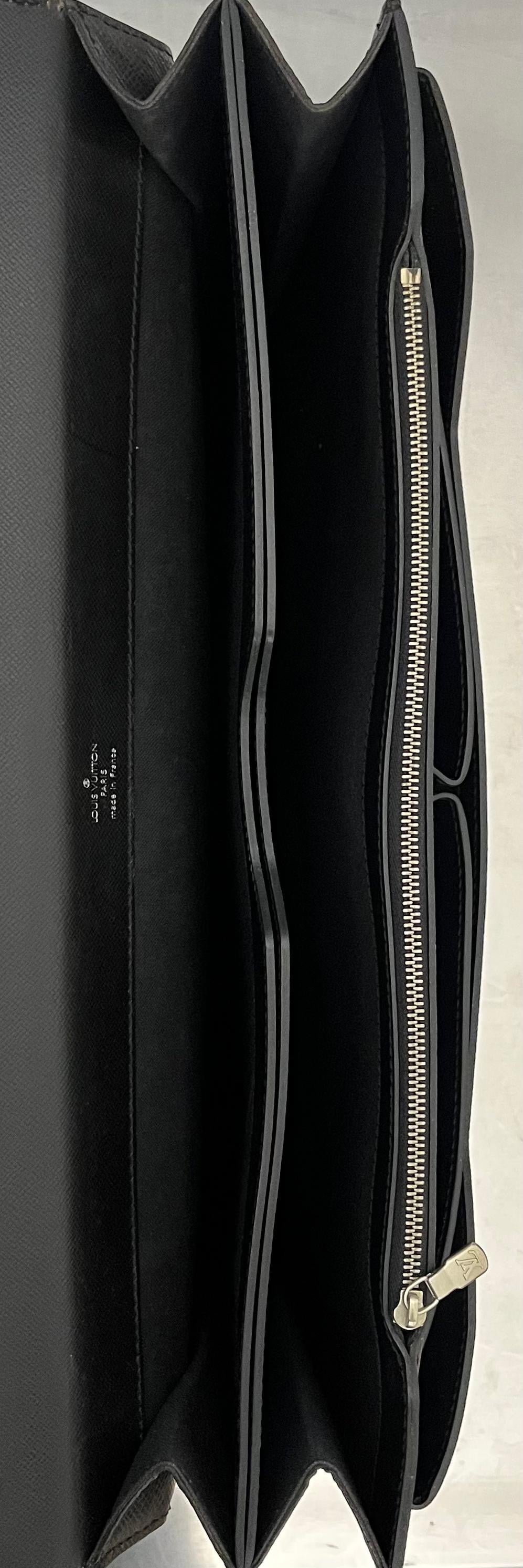 Louis Vuitton Robusto 2 Taiga