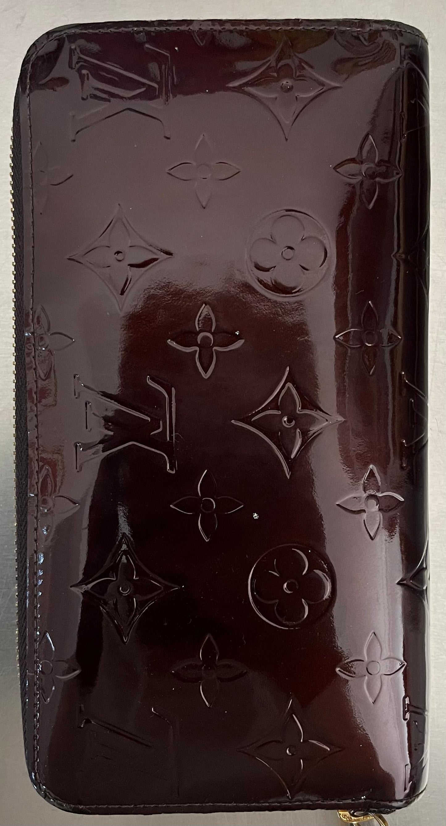 Louis Vuitton Zippy Lackleder