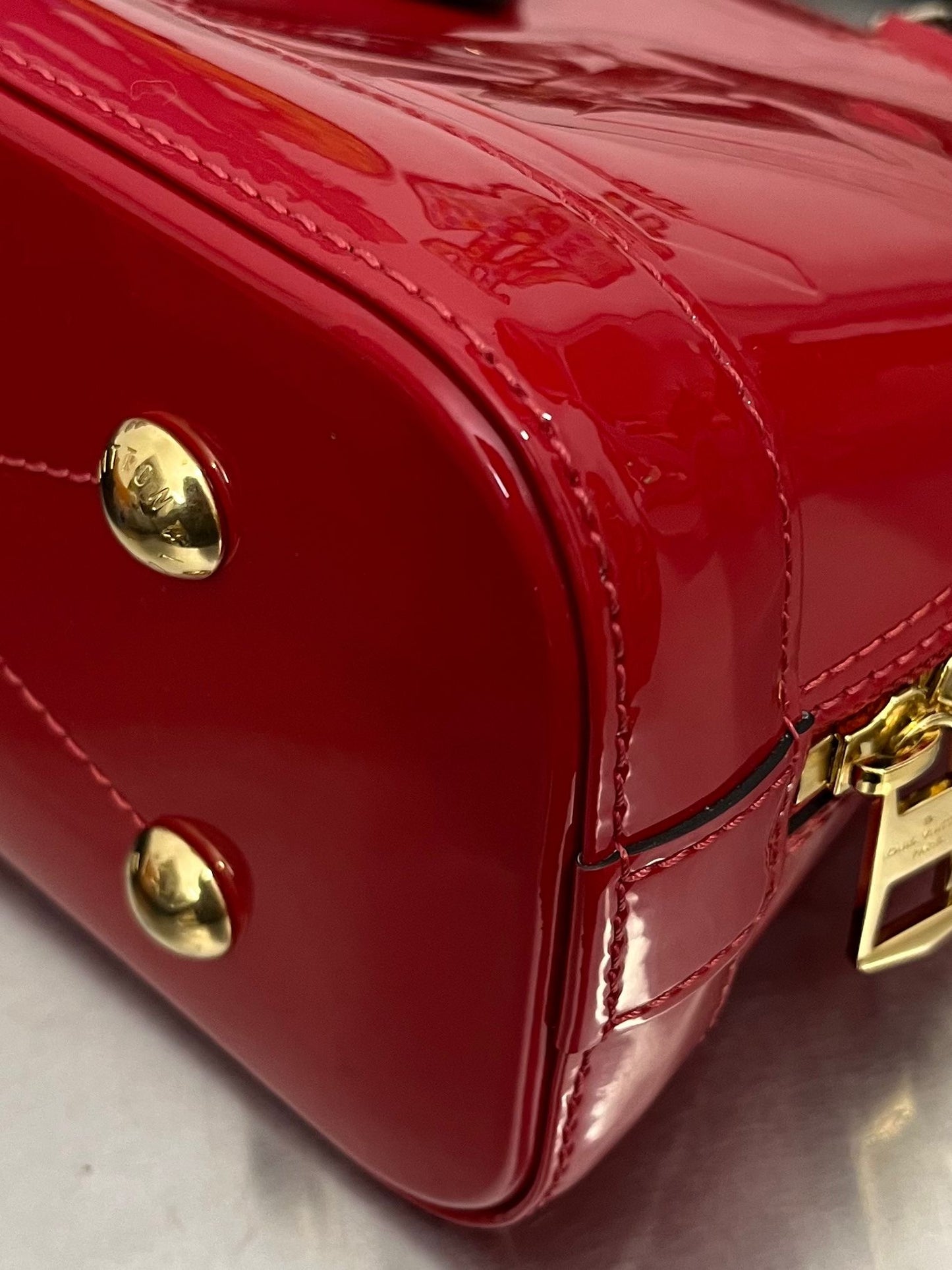 Louis Vuitton Alma BB Vernis Miroir Rot