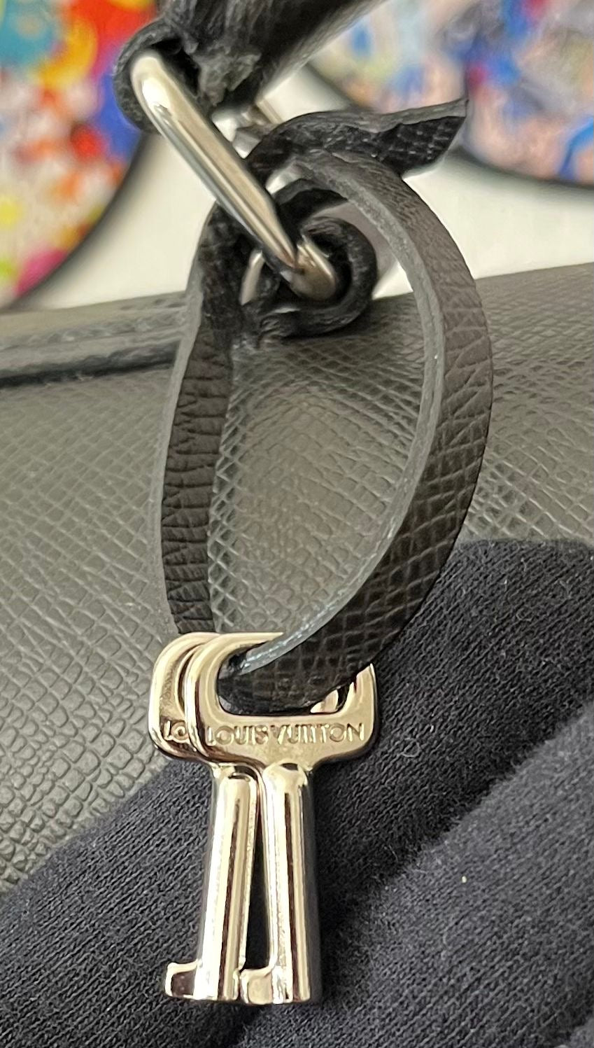 Louis Vuitton Neo Robusto 2 Taiga