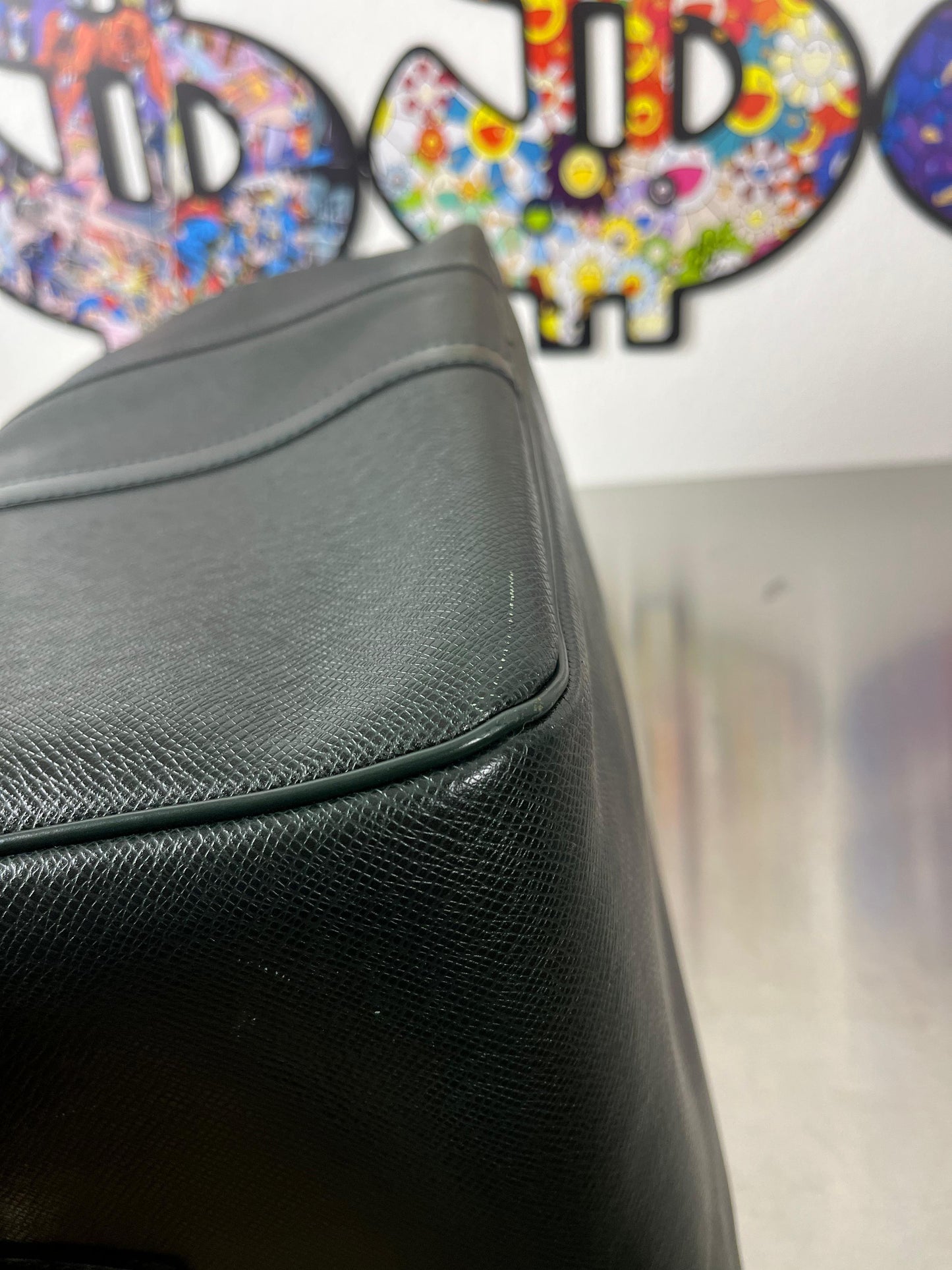 Louis Vuitton Kendall PM Taiga Leder