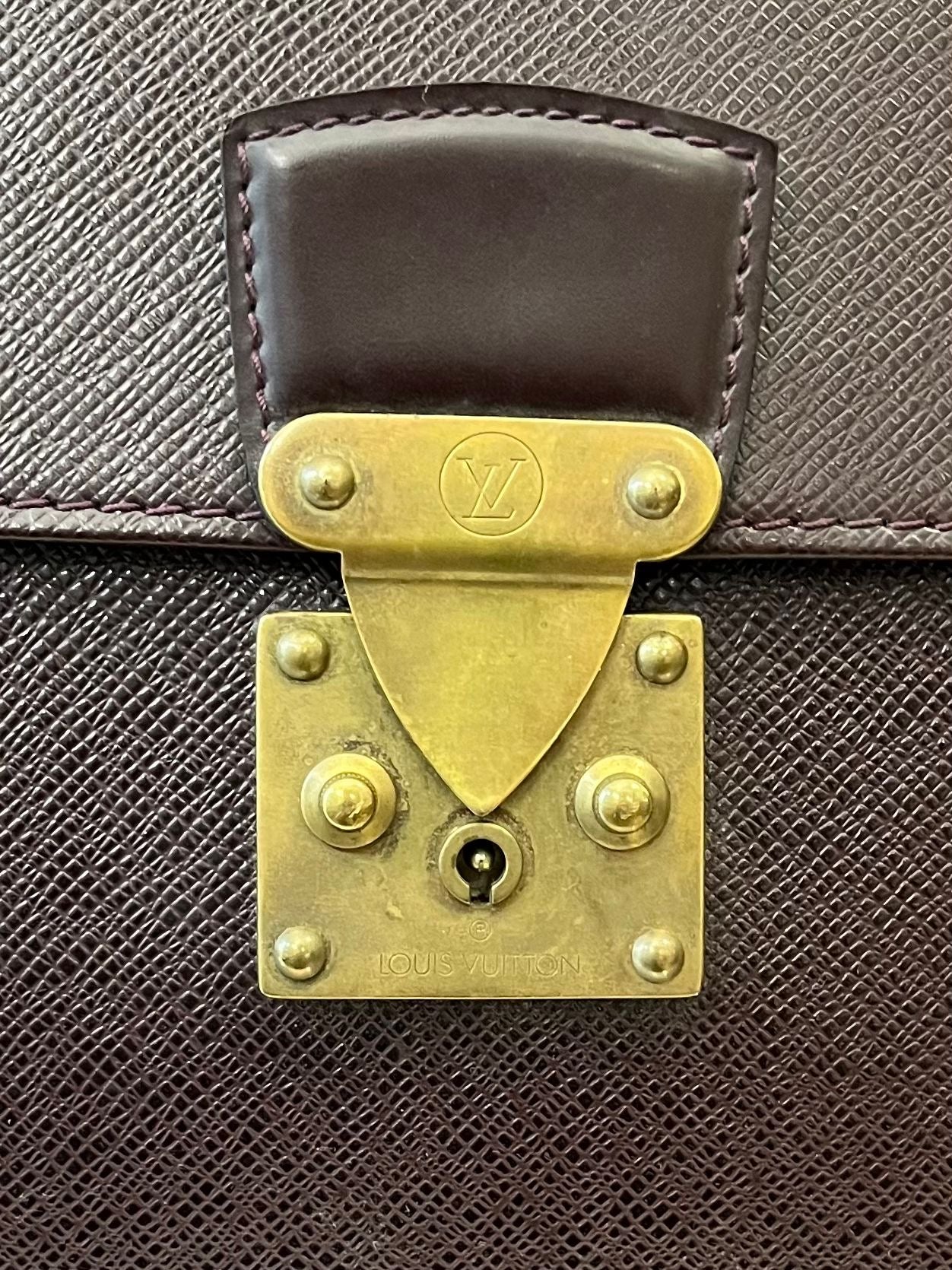 Louis Vuitton Serviette Kourad