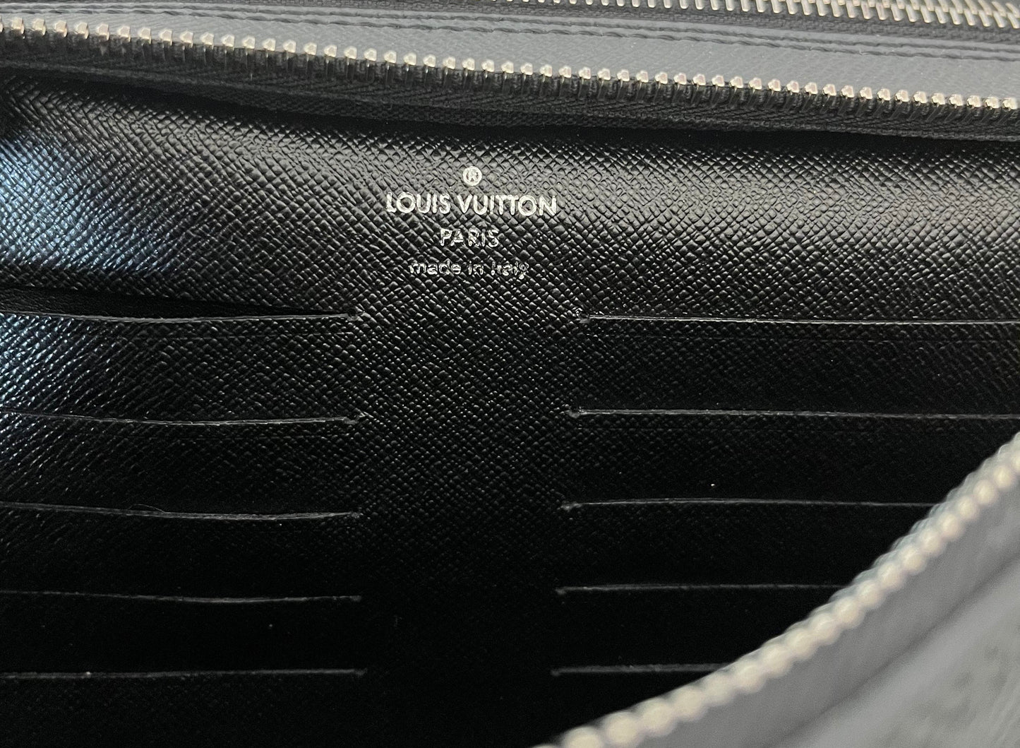 Louis Vuitton Pavel Taiga Leder