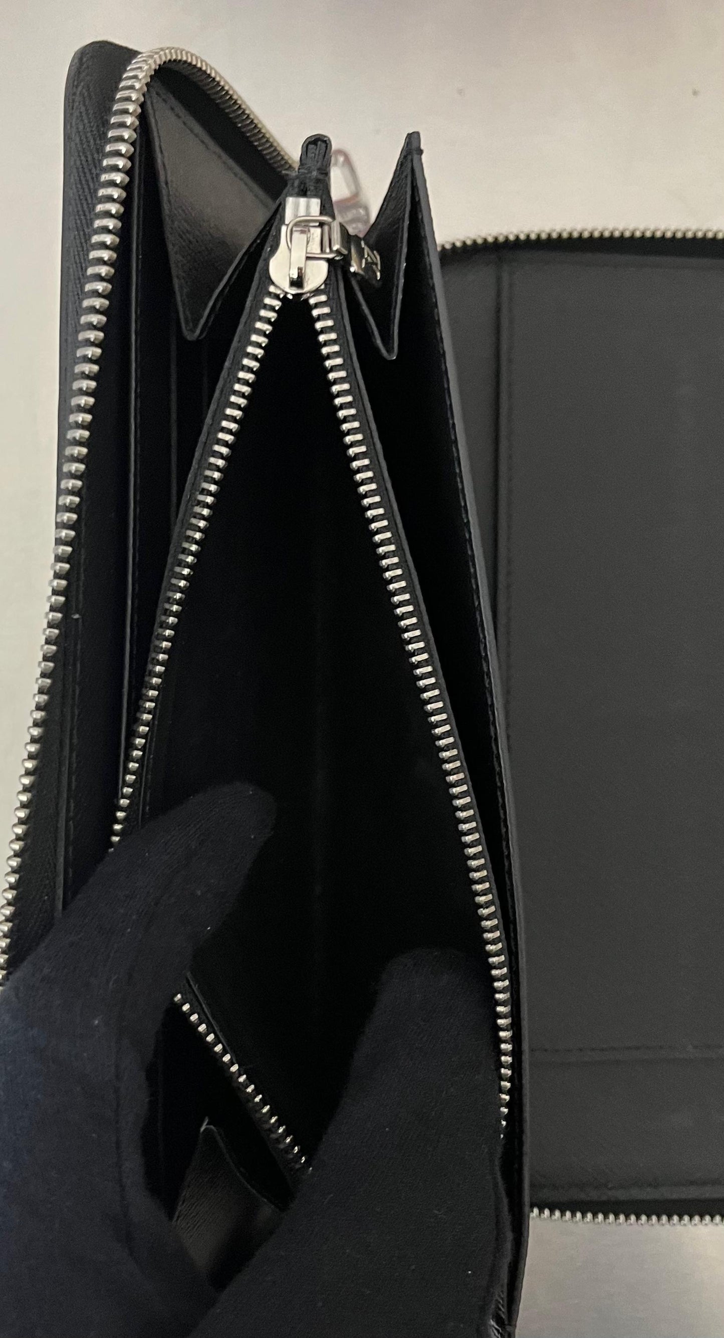 Louis Vuitton Zippy Organizer Epi