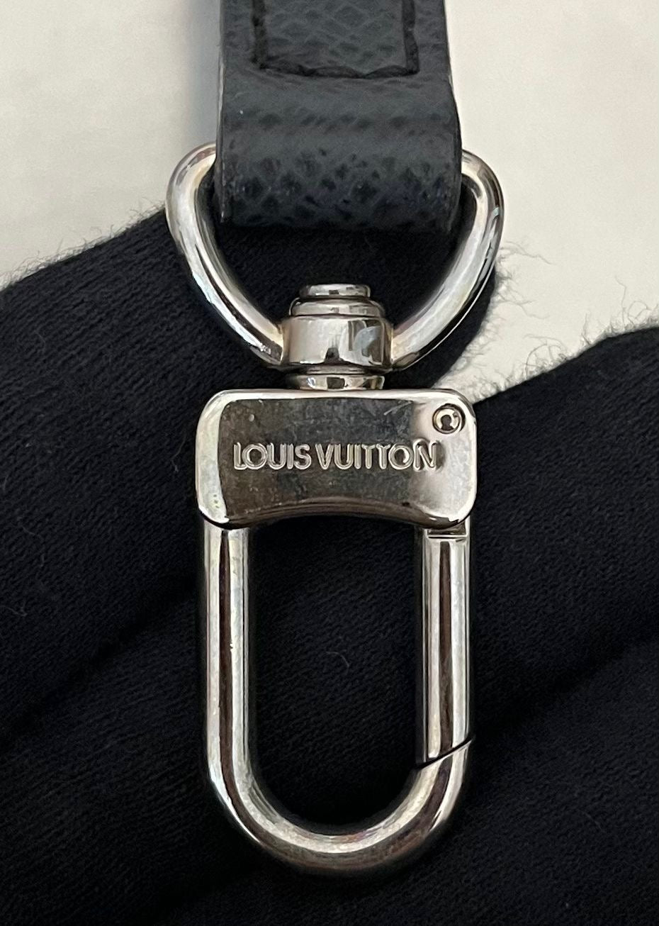 Louis Vuitton Pavel Taiga Leder