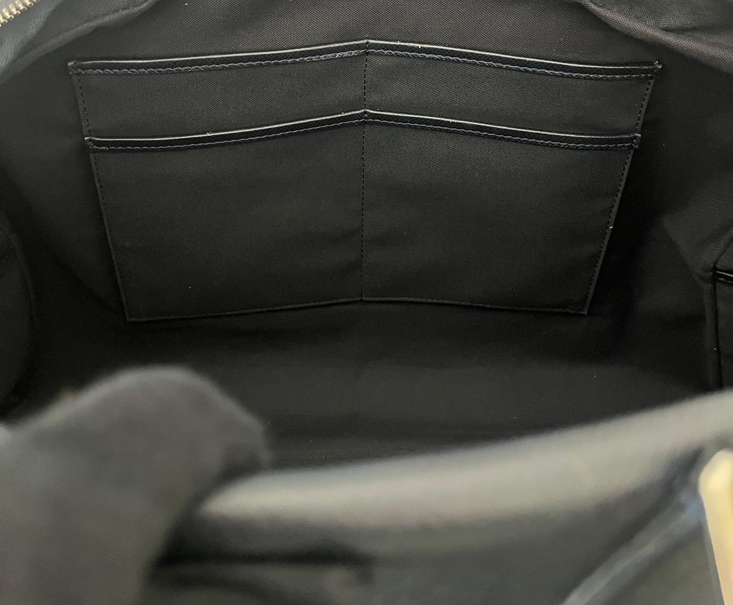 Louis Vuitton Neo Kendall Taiga Leder (dunkelblau)