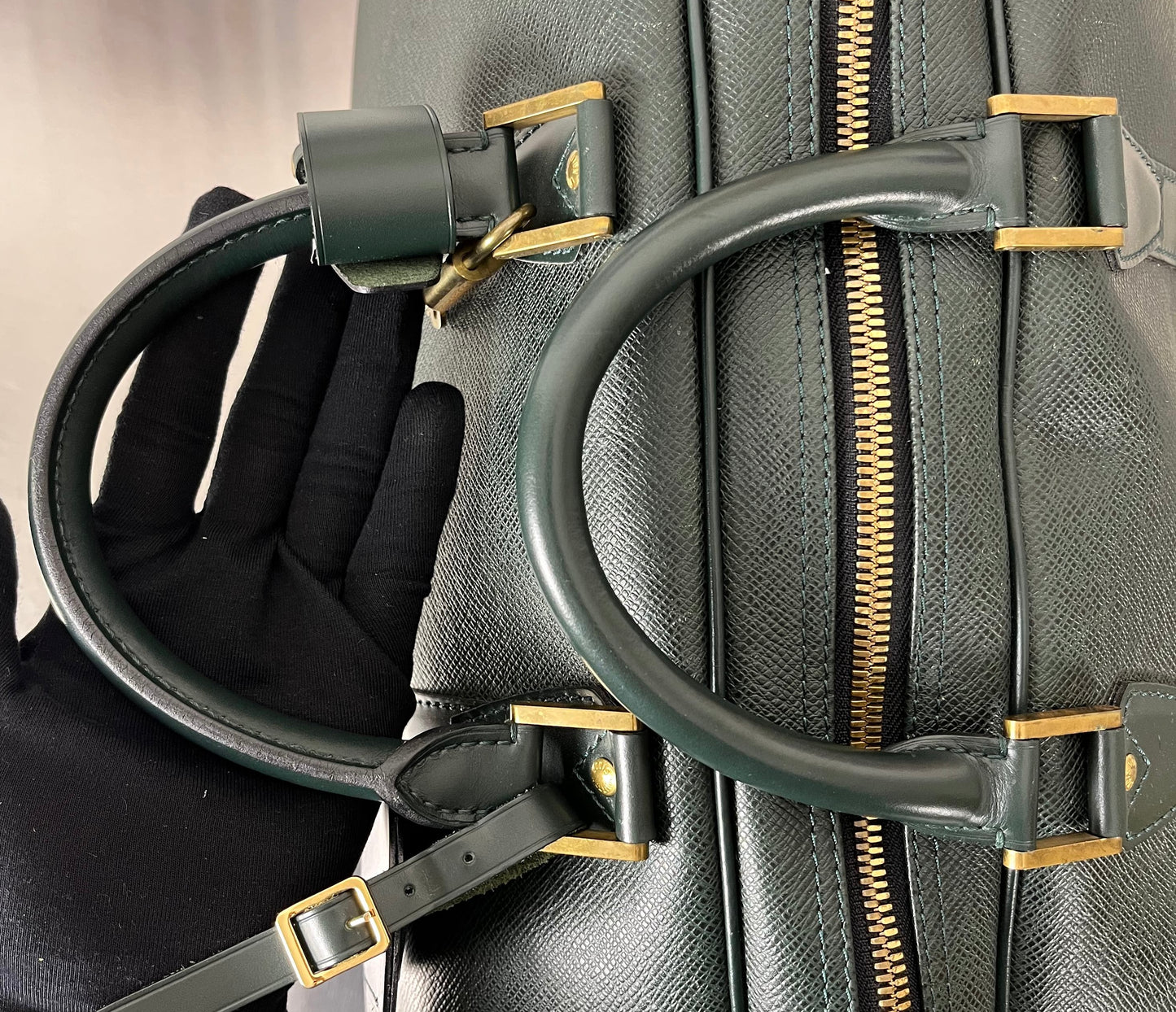 Louis Vuitton Kendall GM Taiga Leder