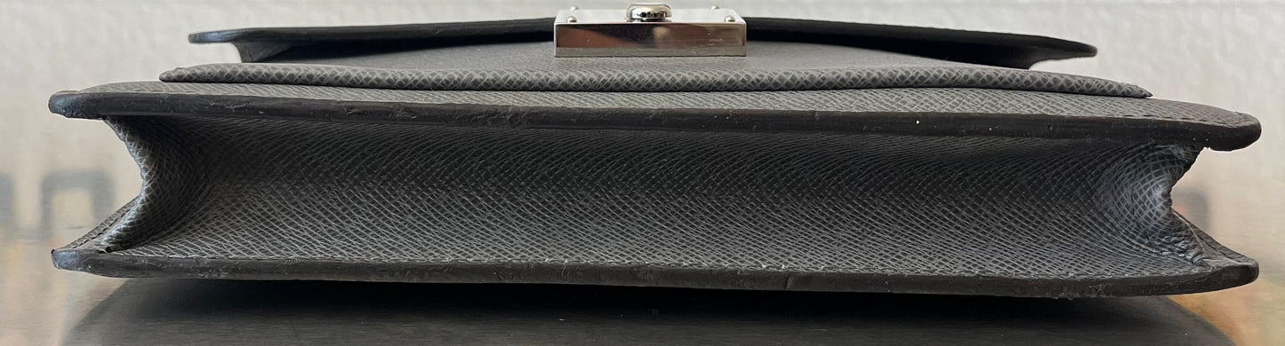 Louis Vuitton Neo Bellaia Taiga Leder