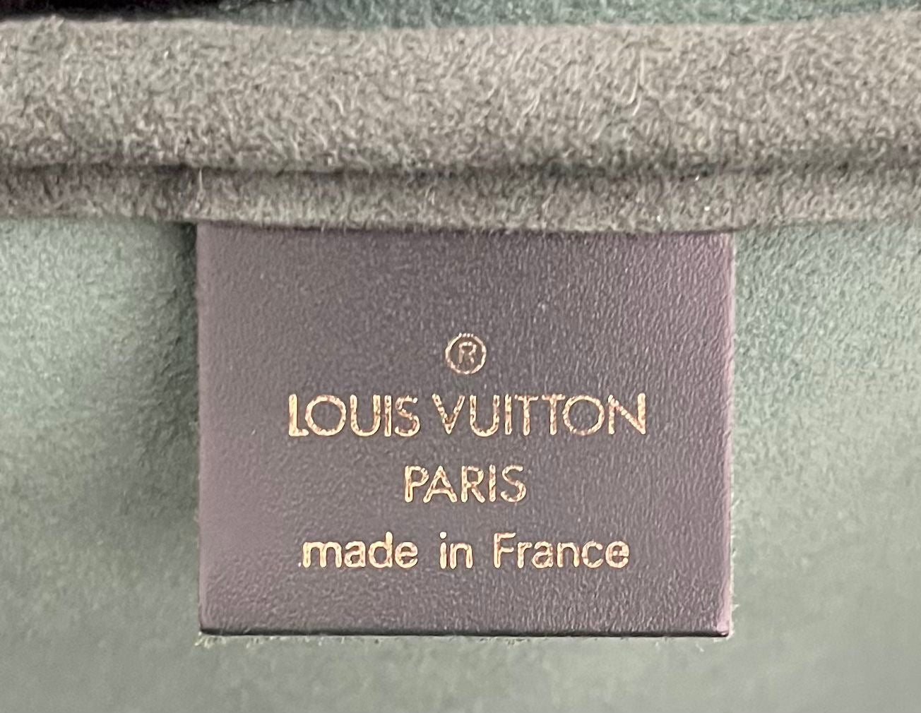Louis Vuitton Kendall GM Taiga Leder