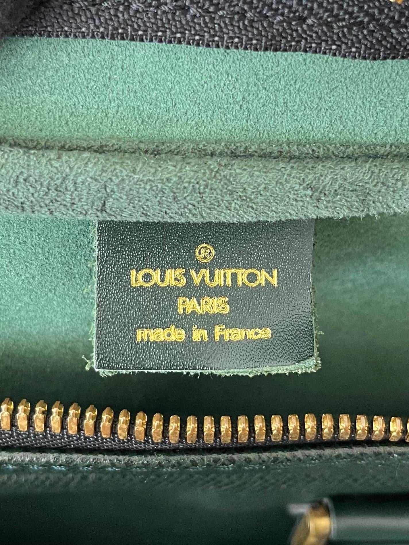 Louis Vuitton Kendall PM Taiga Leder
